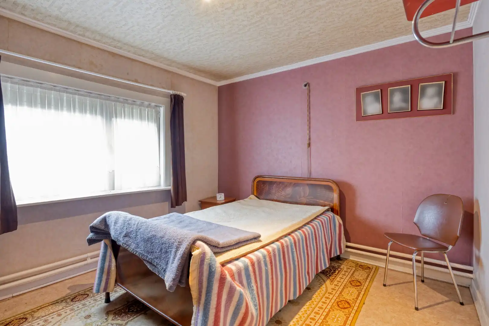 Rustig gelegen te renoveren woning op een mooi perceel van 13 are. foto 17