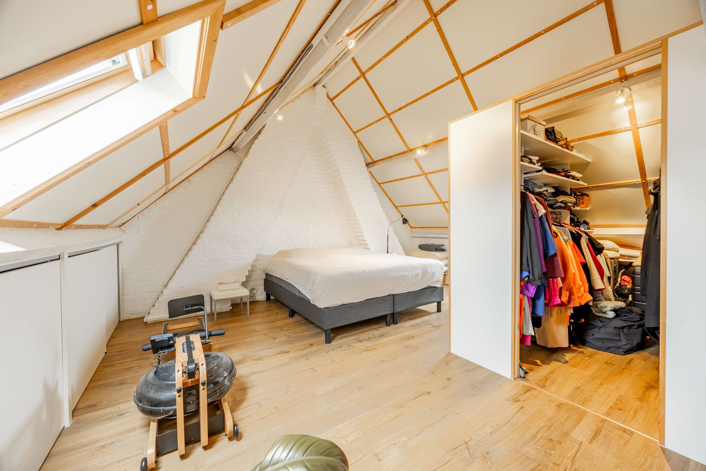 Gerenoveerde woning met garage foto 30