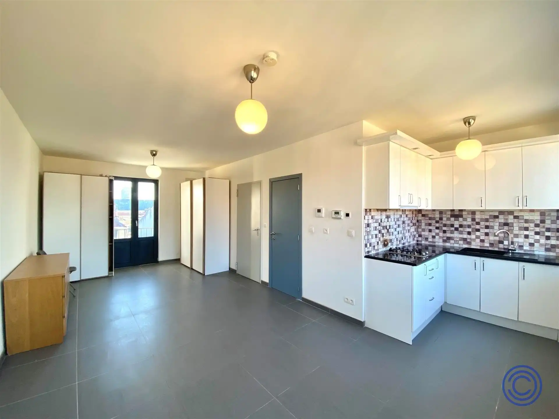 Studio met balkon op ideale locatie vlakbij Marnixplein.  foto 2