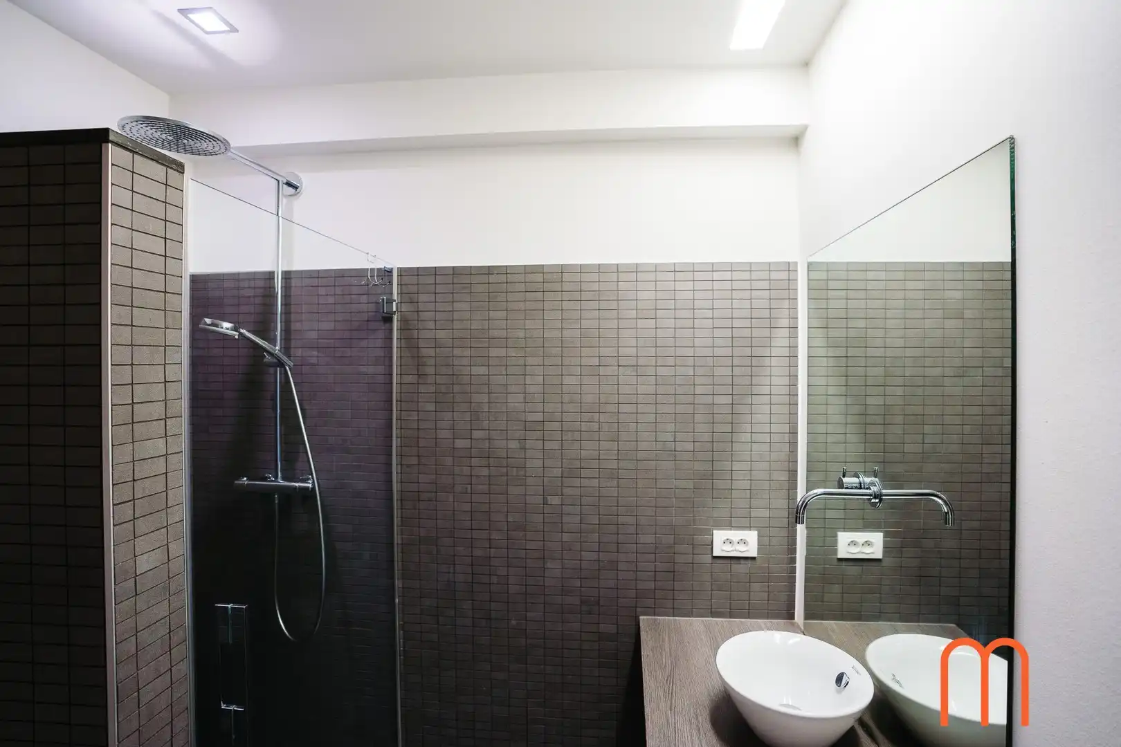 Stijlvol gemeubeld appartement met uniek zicht op jachthaven en Mercator foto 12