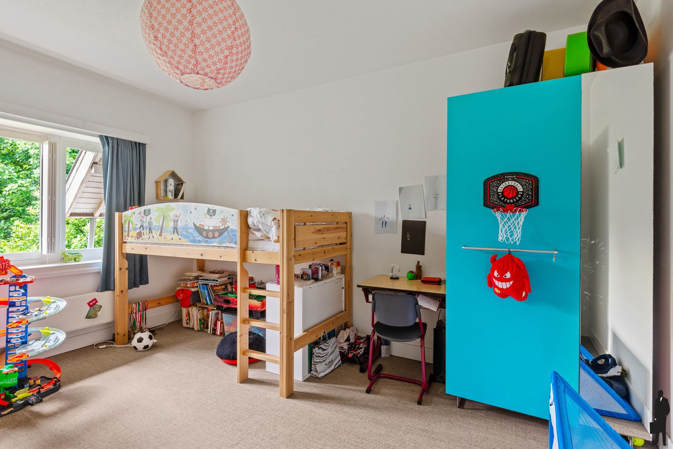 Zeer ruime woning (ca.250m²) met 6 slaapkamers & 2 badkamers foto 25