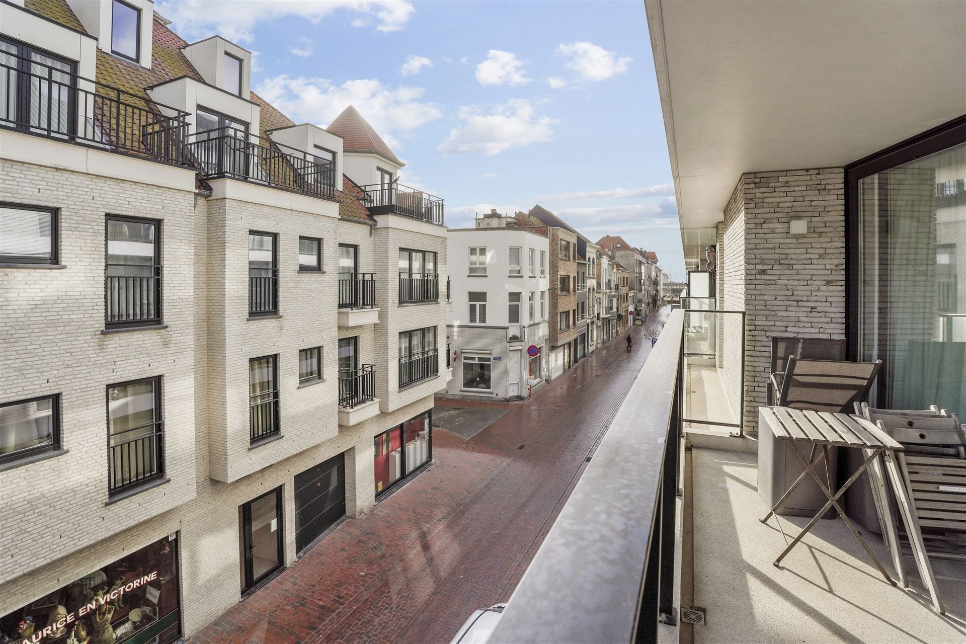 INSTAPKLAAR / RECENT GEBOUW  foto 9