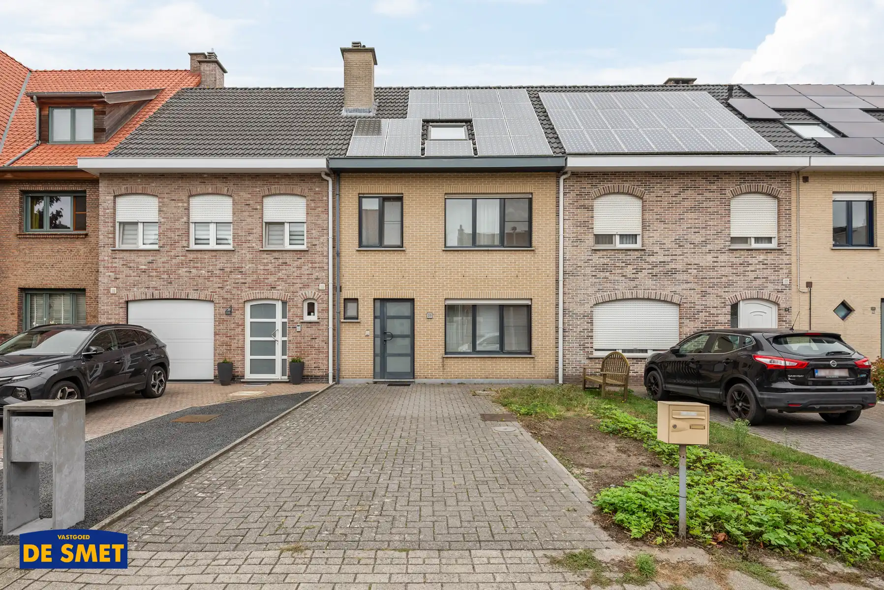 Energiezuinige ééngezinswoning met ruime oprit én garagebox foto {{pictureIndex}}