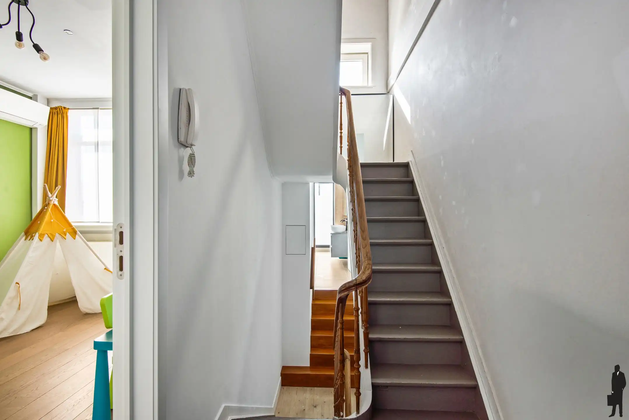 Gerenoveerde woning met 4 ruime slaapkamers en zuidwest tuin foto 17