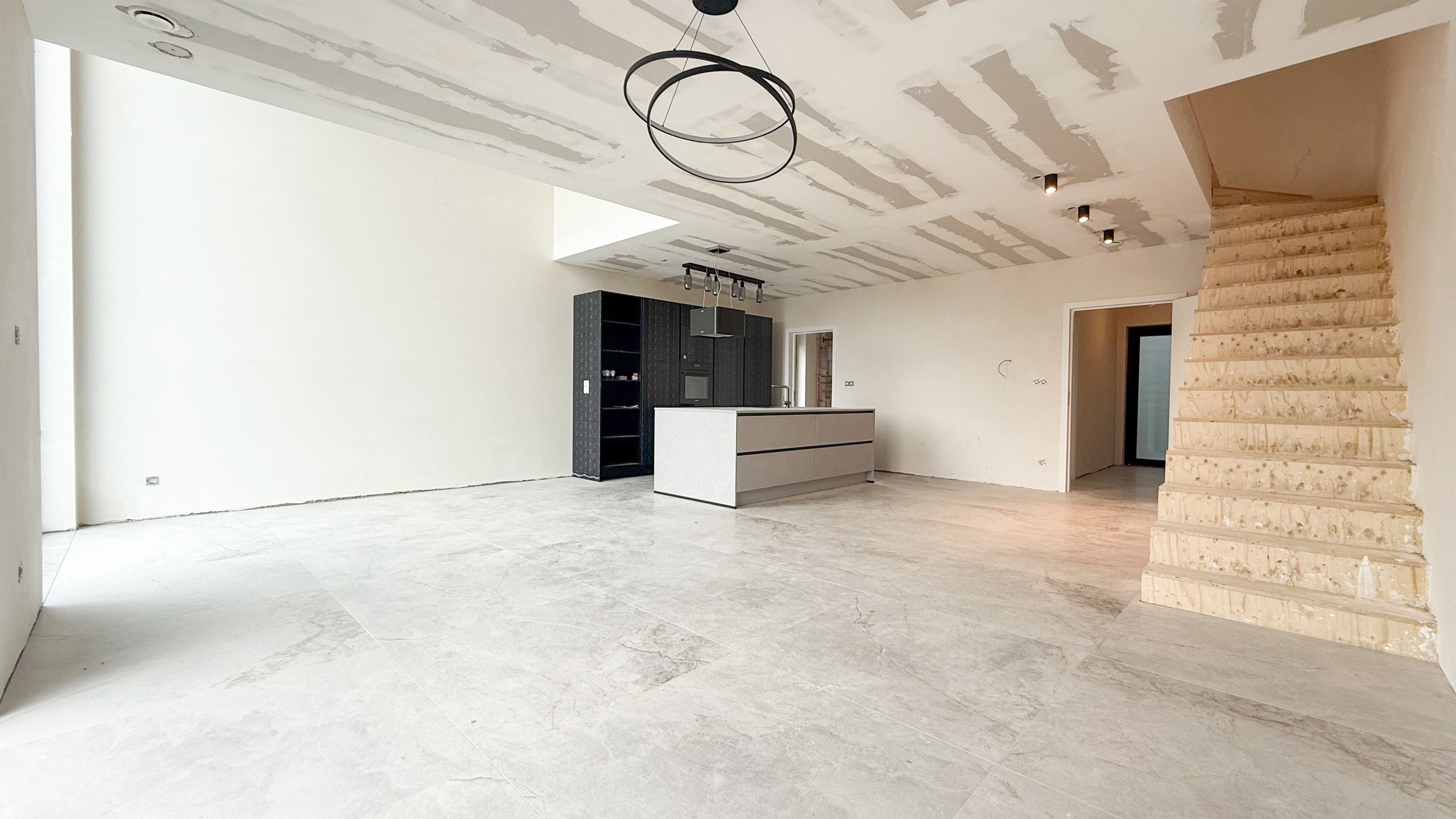 Goed gelegen recente nieuwbouwwoning met 3 slpkm en tuin! foto 5