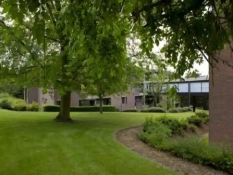 Ruime serviceflat in een groene oase foto 8