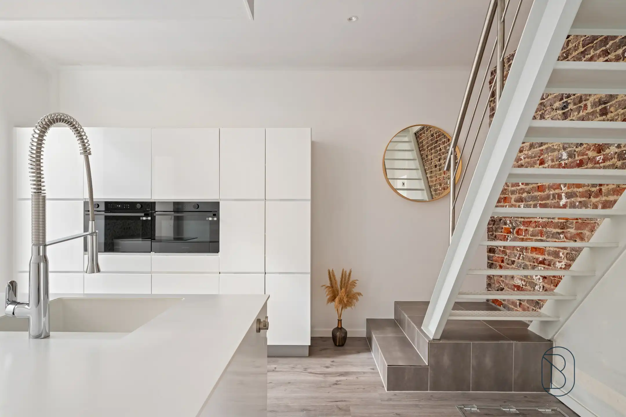 Gerenoveerde rijwoning met 2 SLK en zuidgerichte tuin foto 7