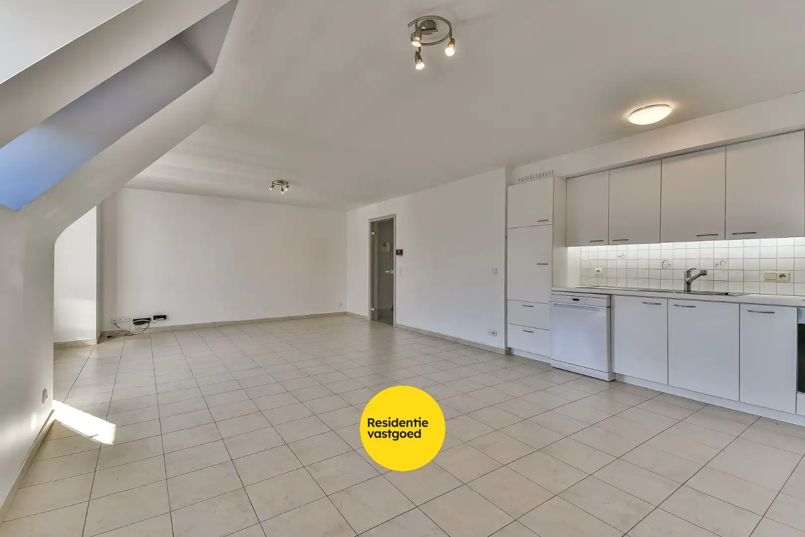 Instapklaar duplex appartement in centrum Oudenburg foto 3