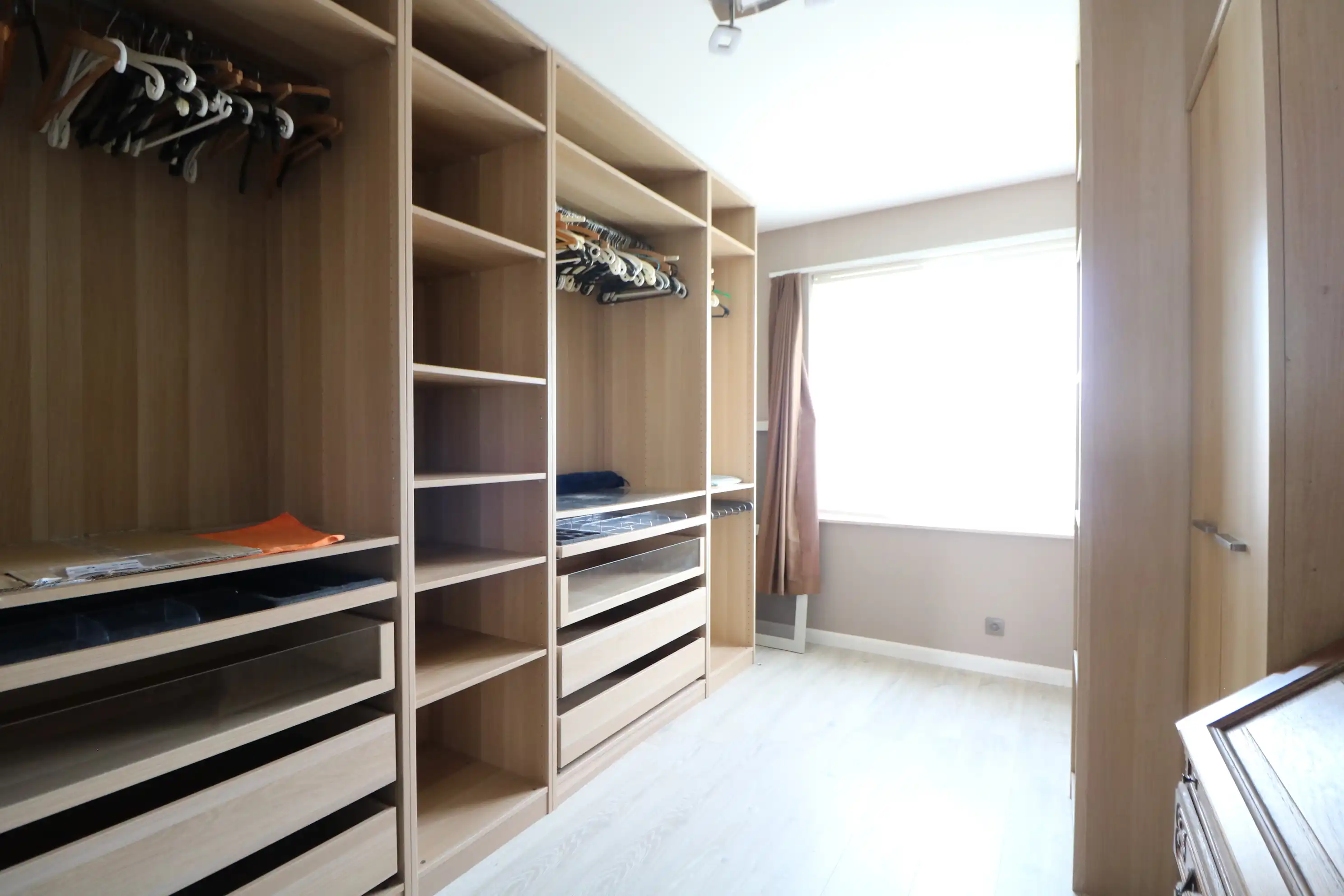 Ruim en lichtrijk hoekappartement met 2 slaapkamers, terras én garage foto 12