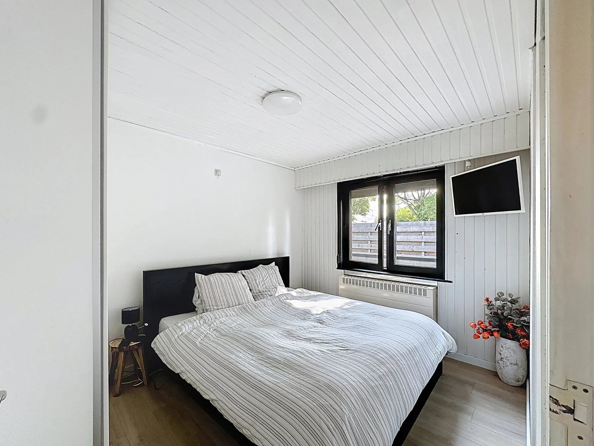 Gelijkvloerse woning op ruim perceel (8 are) in landelijke omgeving. foto 11