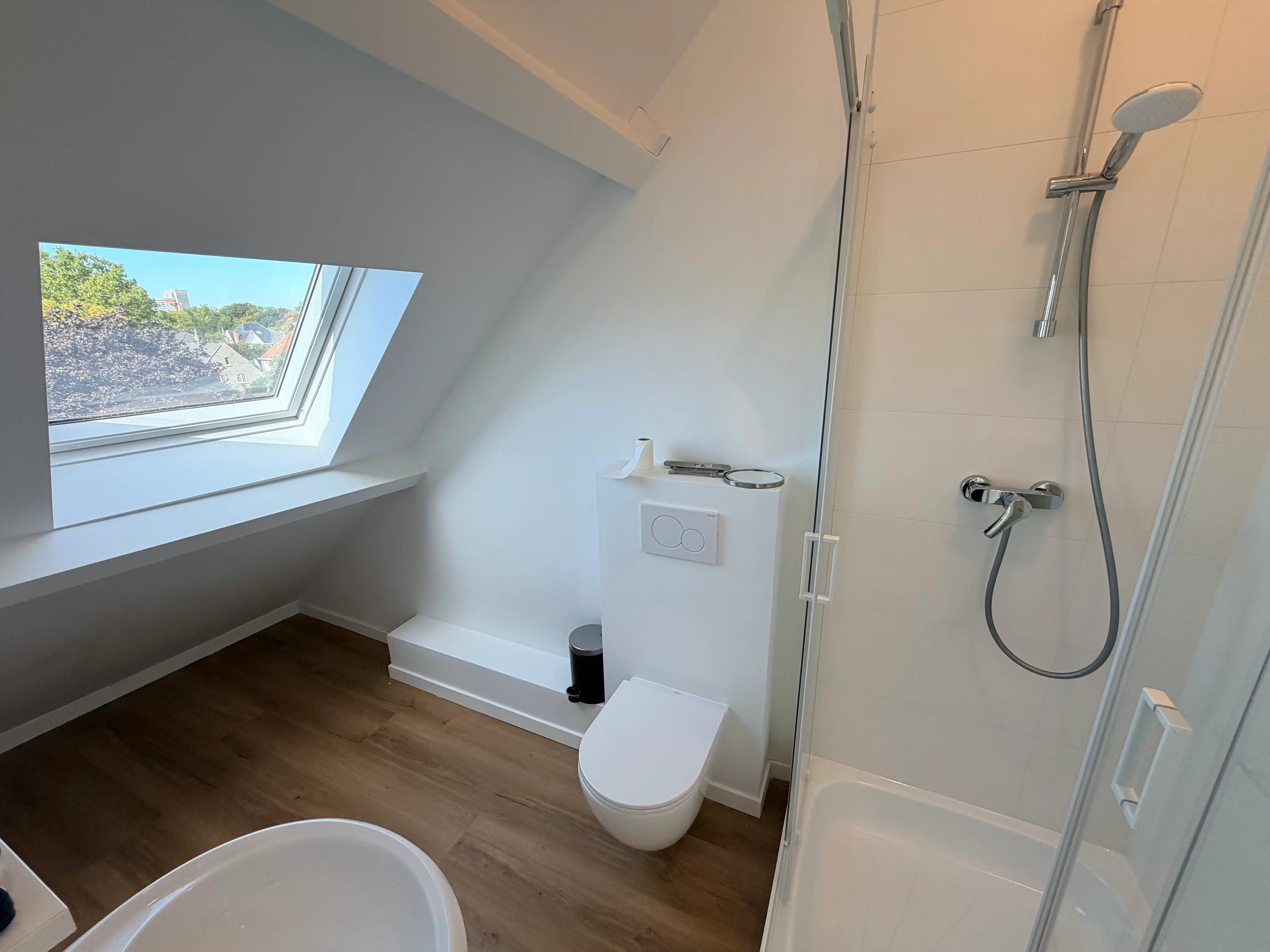 --- NIEUW --- Gerenoveerde STUDENTEN-studio (GEEN DOMICILIE MOGELIJK!) te huur in Gent, nabij UZ/station/overpoort foto 4
