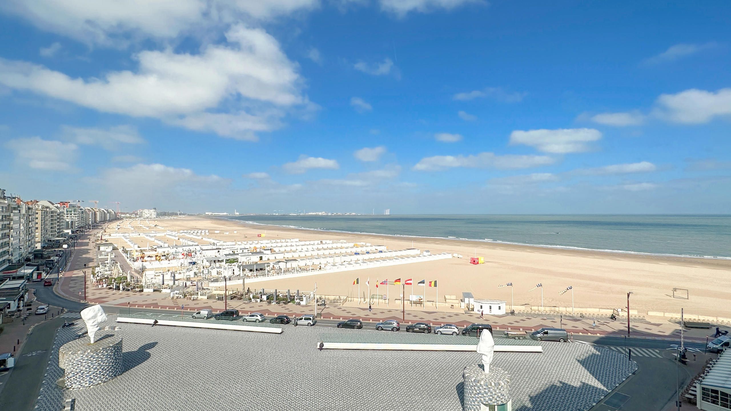 Bijzonder mooi HOEKAPPARTEMENT met panoramisch ZEEZICHT... foto 5