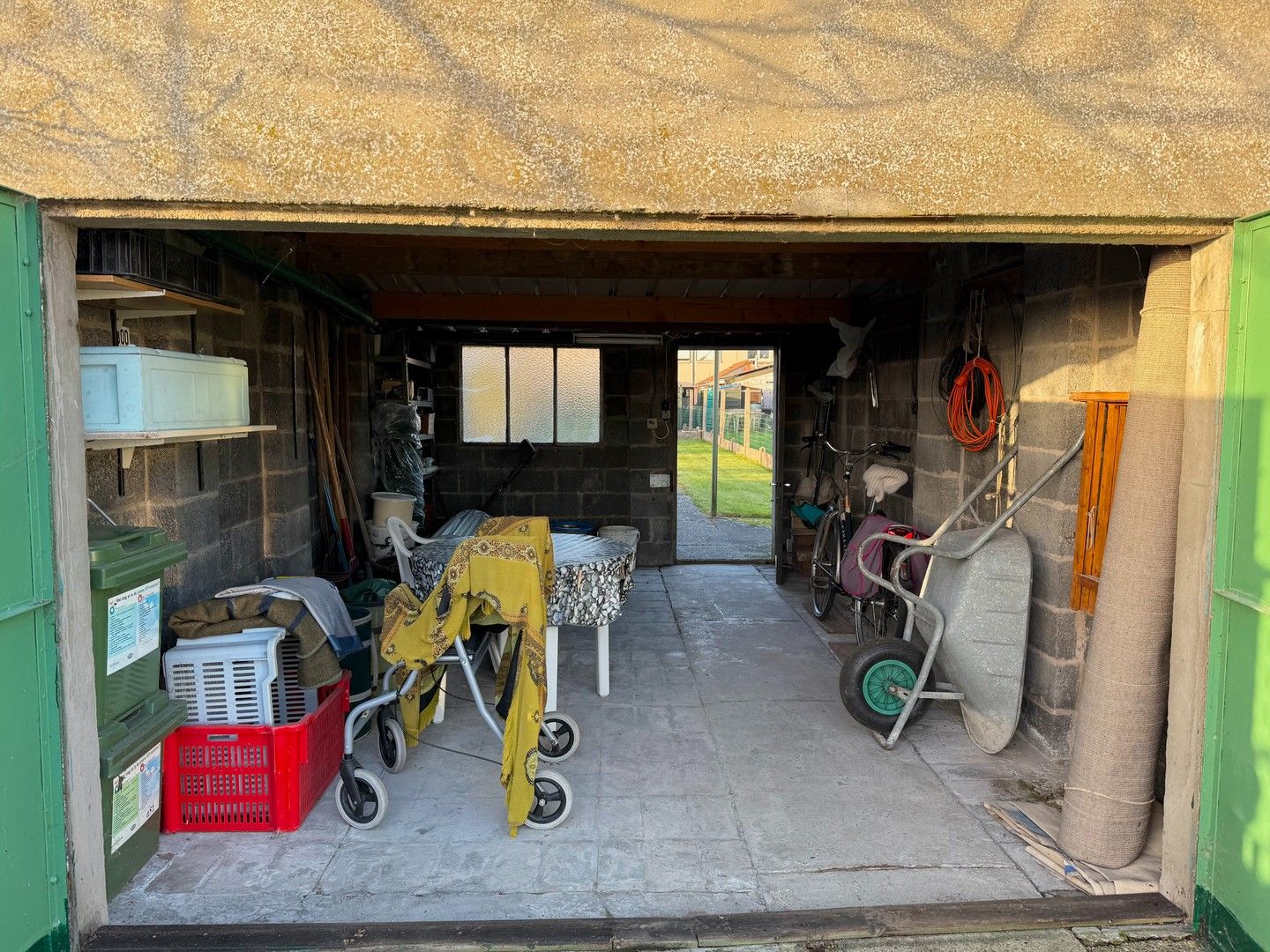 Goed onderhouden rijwoning met garage foto 18