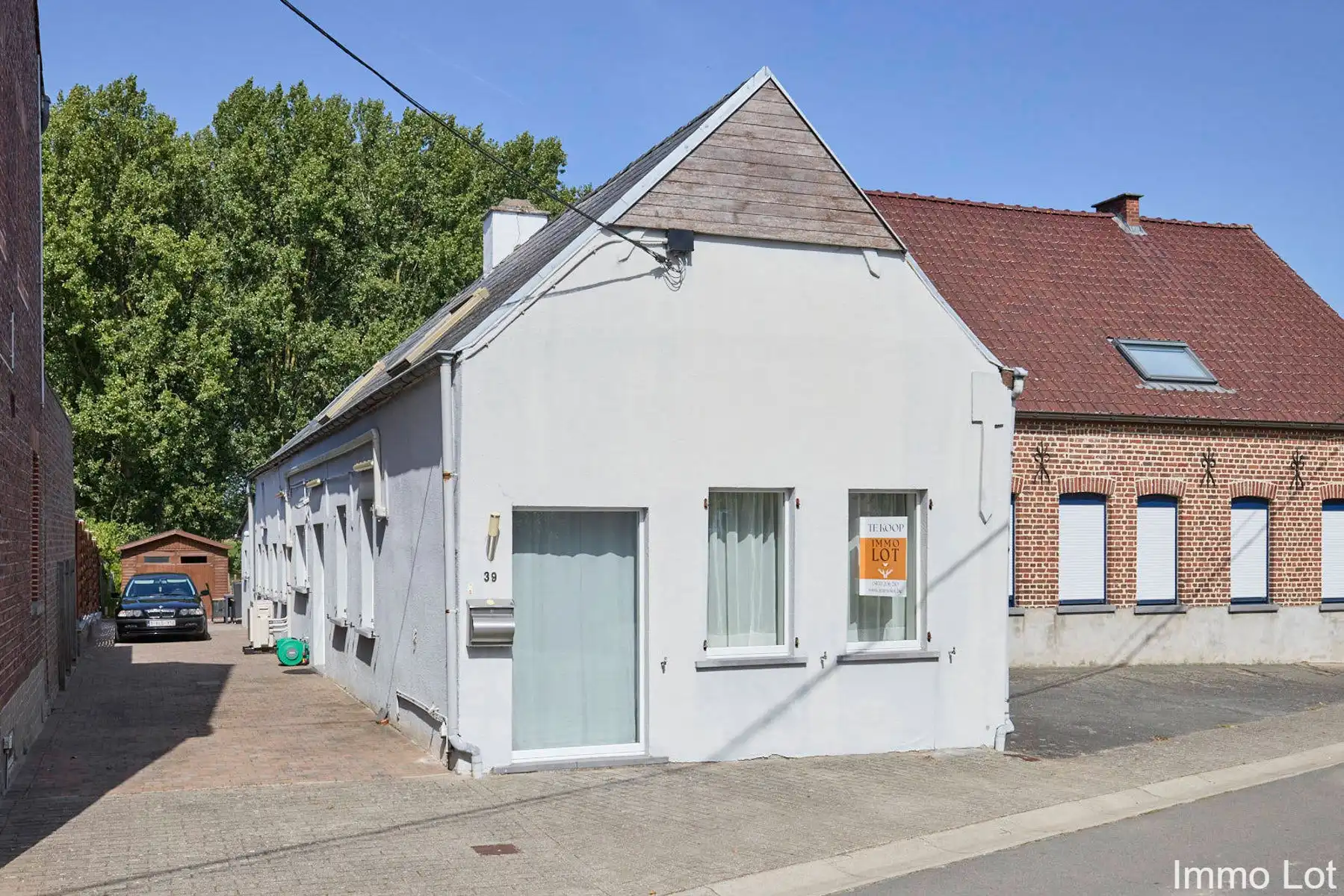 Ruime halfopen bebouwing op perceel van 765 m² foto 3