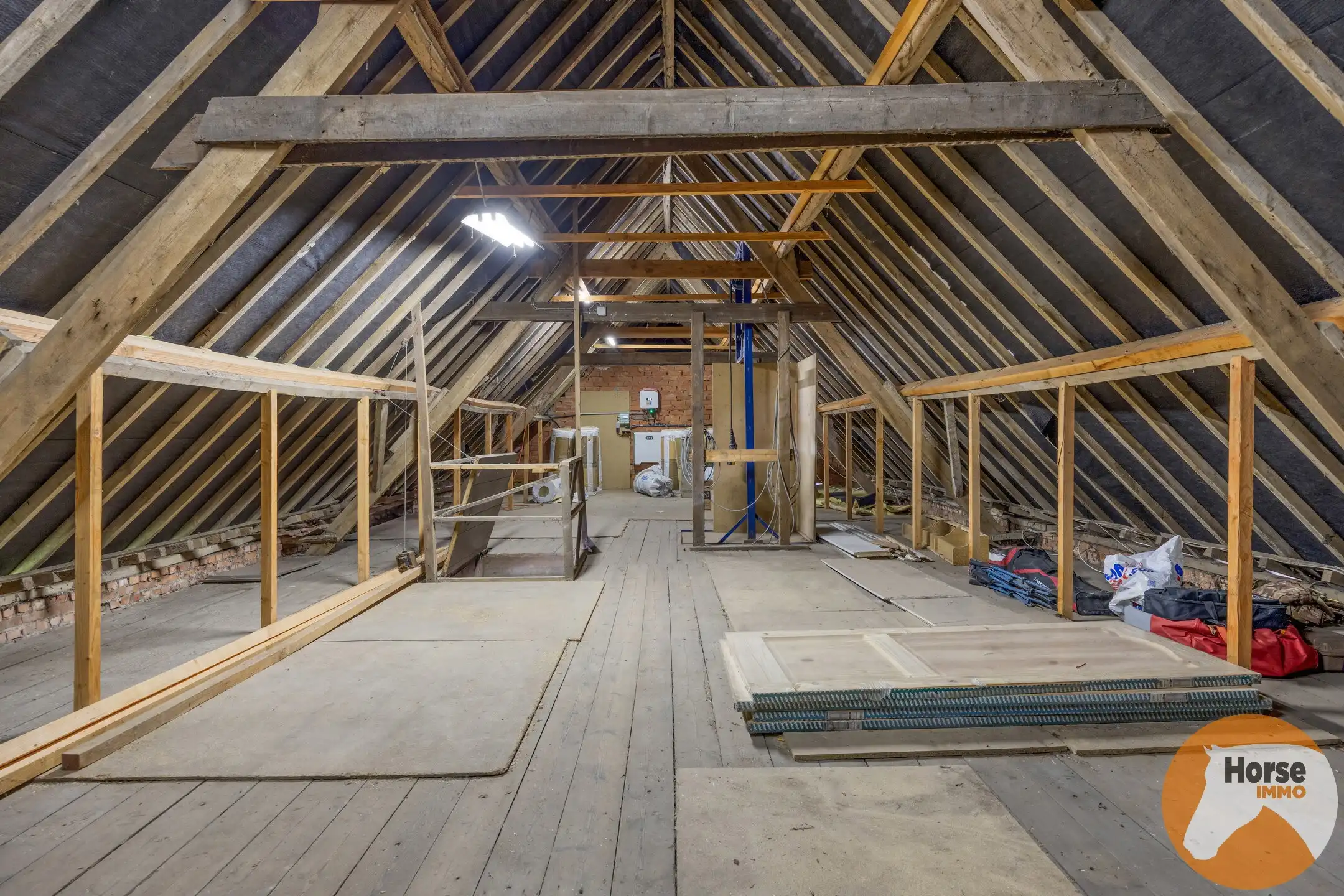 LOKEREN - Ruime, te renoveren woning met opslagmogelijkheden foto 46