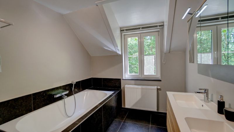 Instapklare villa van 265m² in pastorale stijl op 11 are 93 ca met mooie tuin foto 12