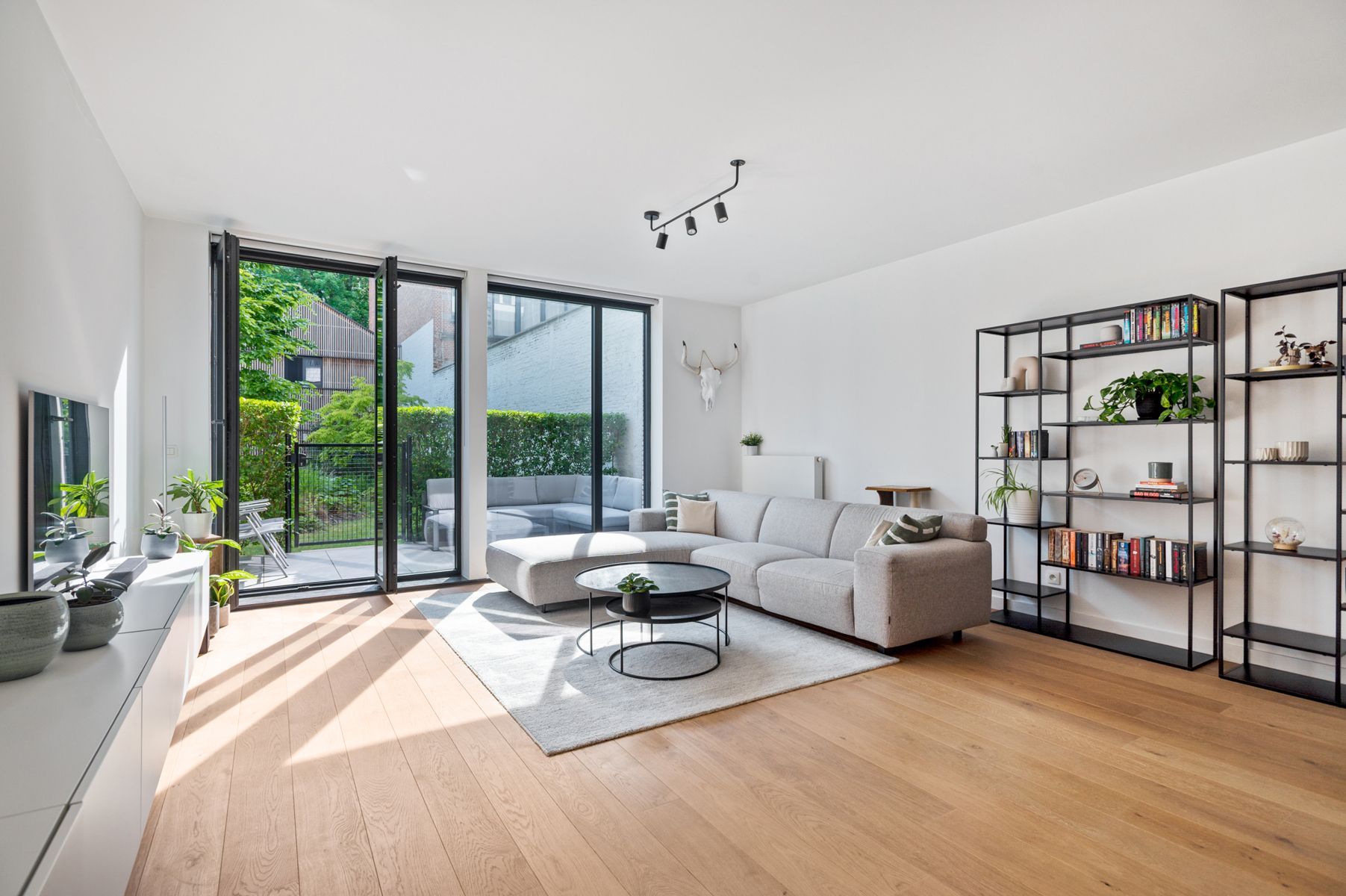 Energiezuinig gelijkvloers appartement met terras en tuin foto {{pictureIndex}}