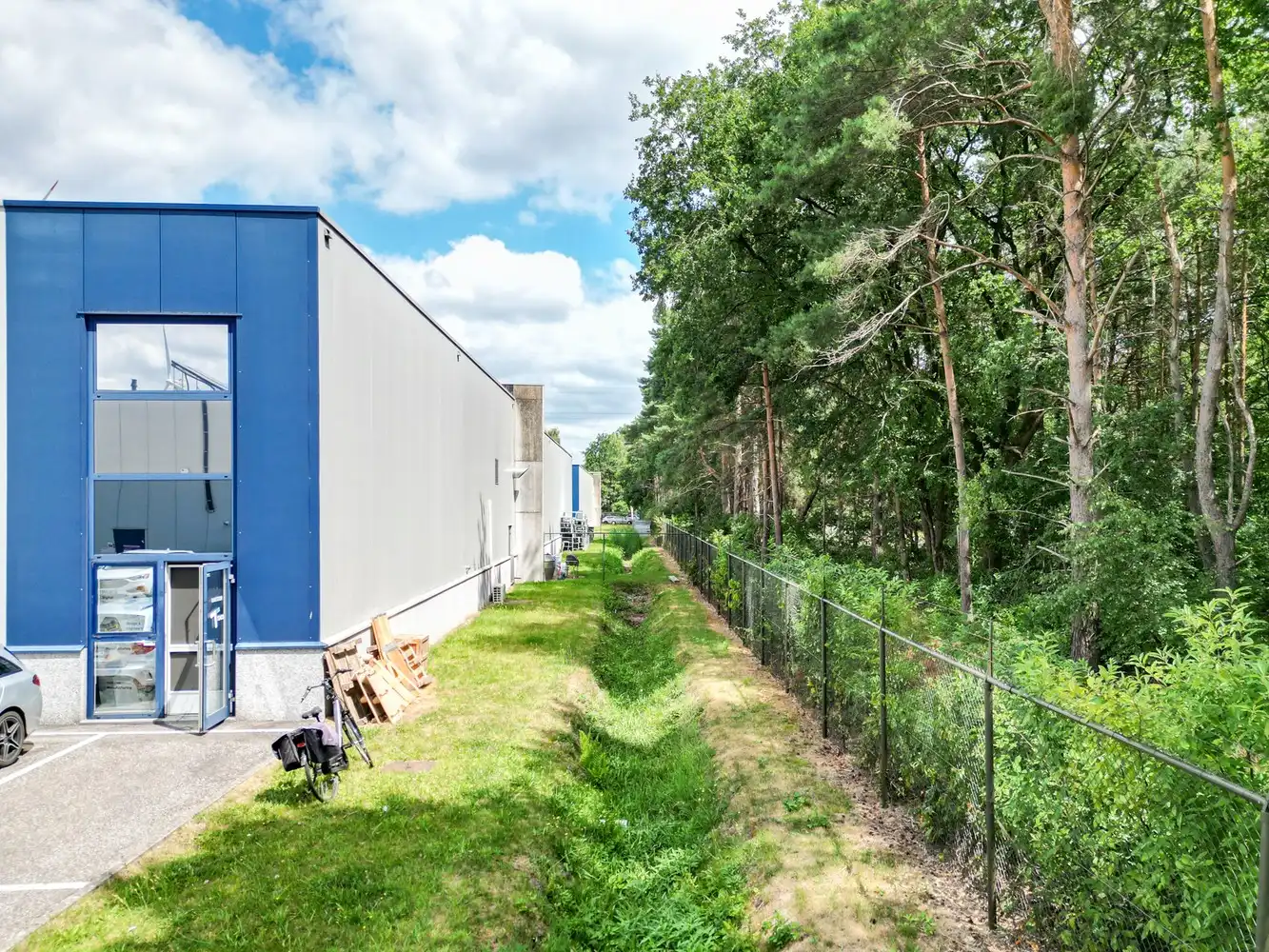 512m² bedrijfsgebouw met kantoren foto 12