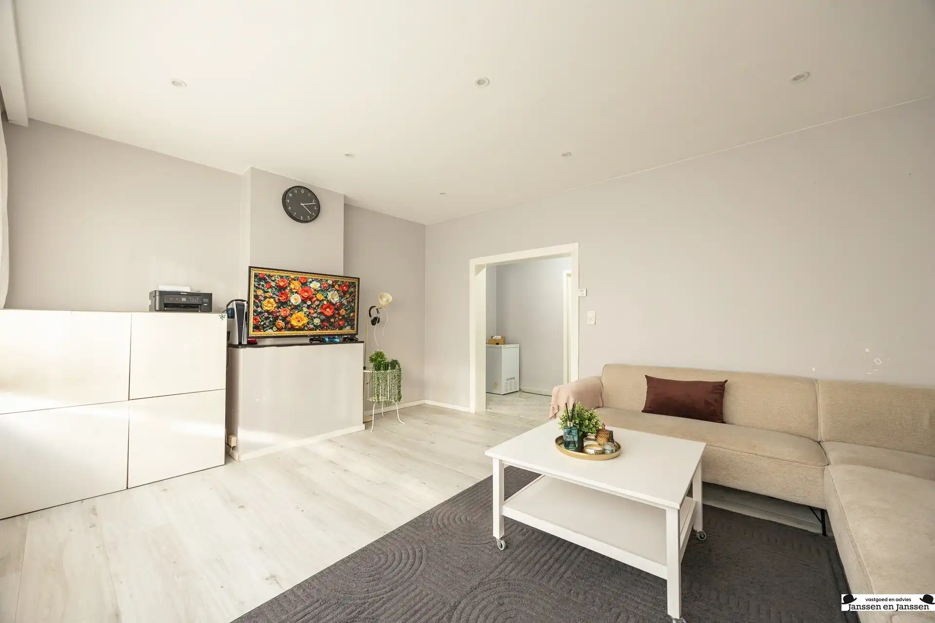 Gerenoveerd 2-slaapkamer appartement te Merksem foto 4