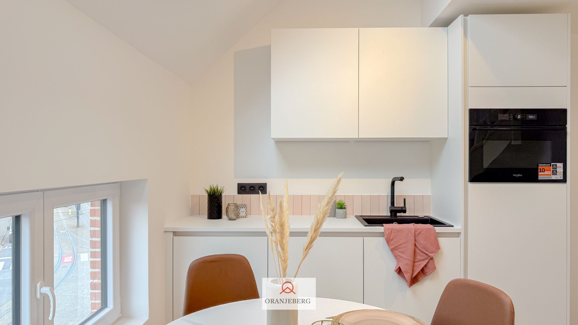 Gerenoveerde lichtrijke duplex studentenstudio foto 8