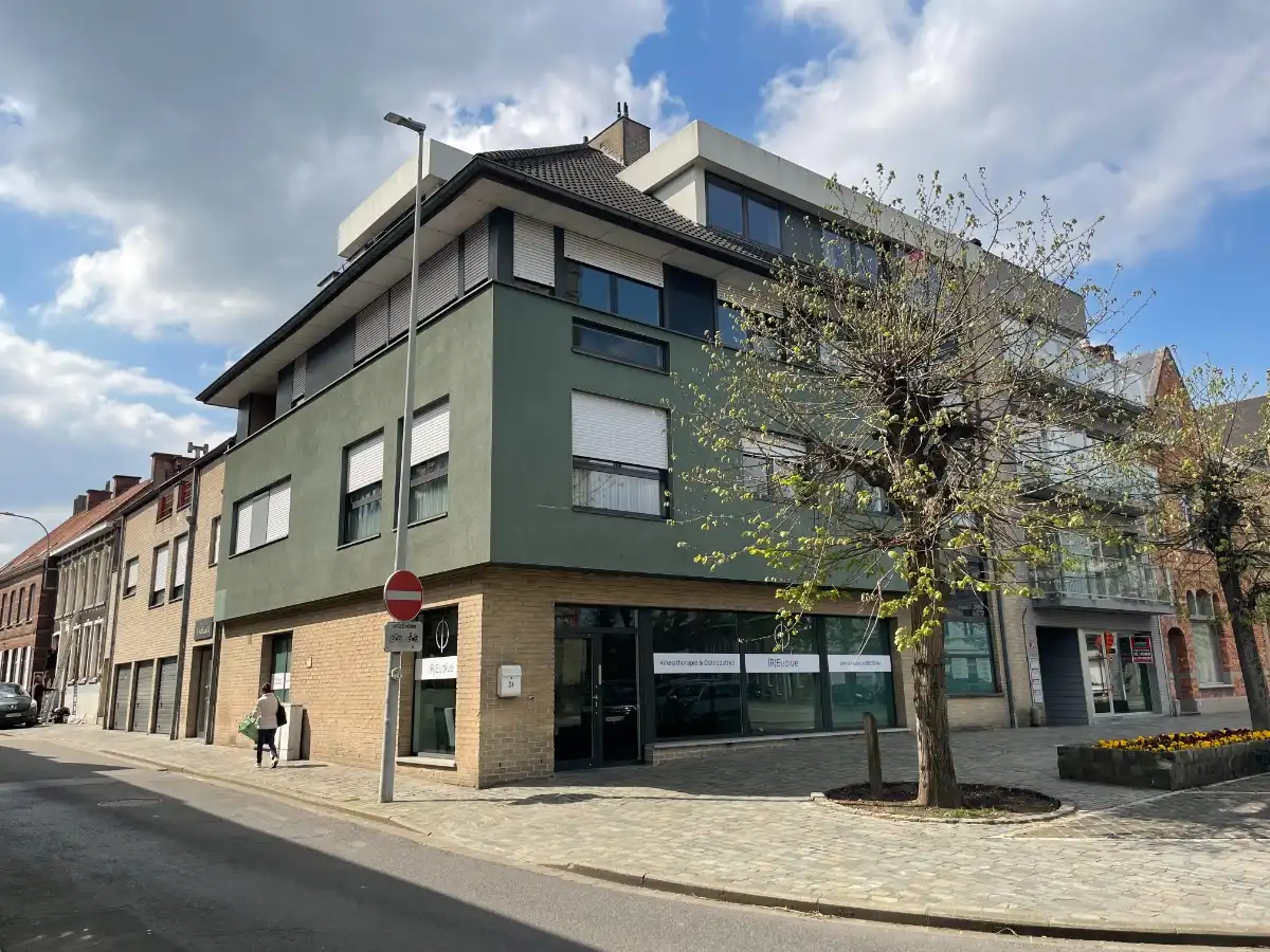 TWEE SLAAPKAMER HOEKAPPARTEMENT + GARAGE centrum Rumbeke foto 4