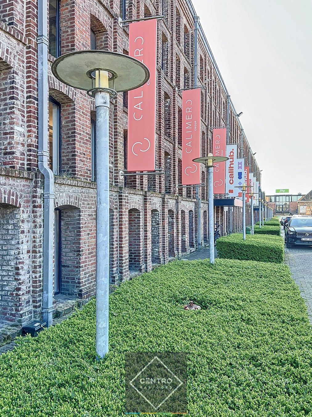 Instapklare, recent GERENOVEERDE, KANTOORRUIMTE op het gelijkvloers (725m²) in het handelscentrum "Pottelberg" te Kortrijk ! foto 3