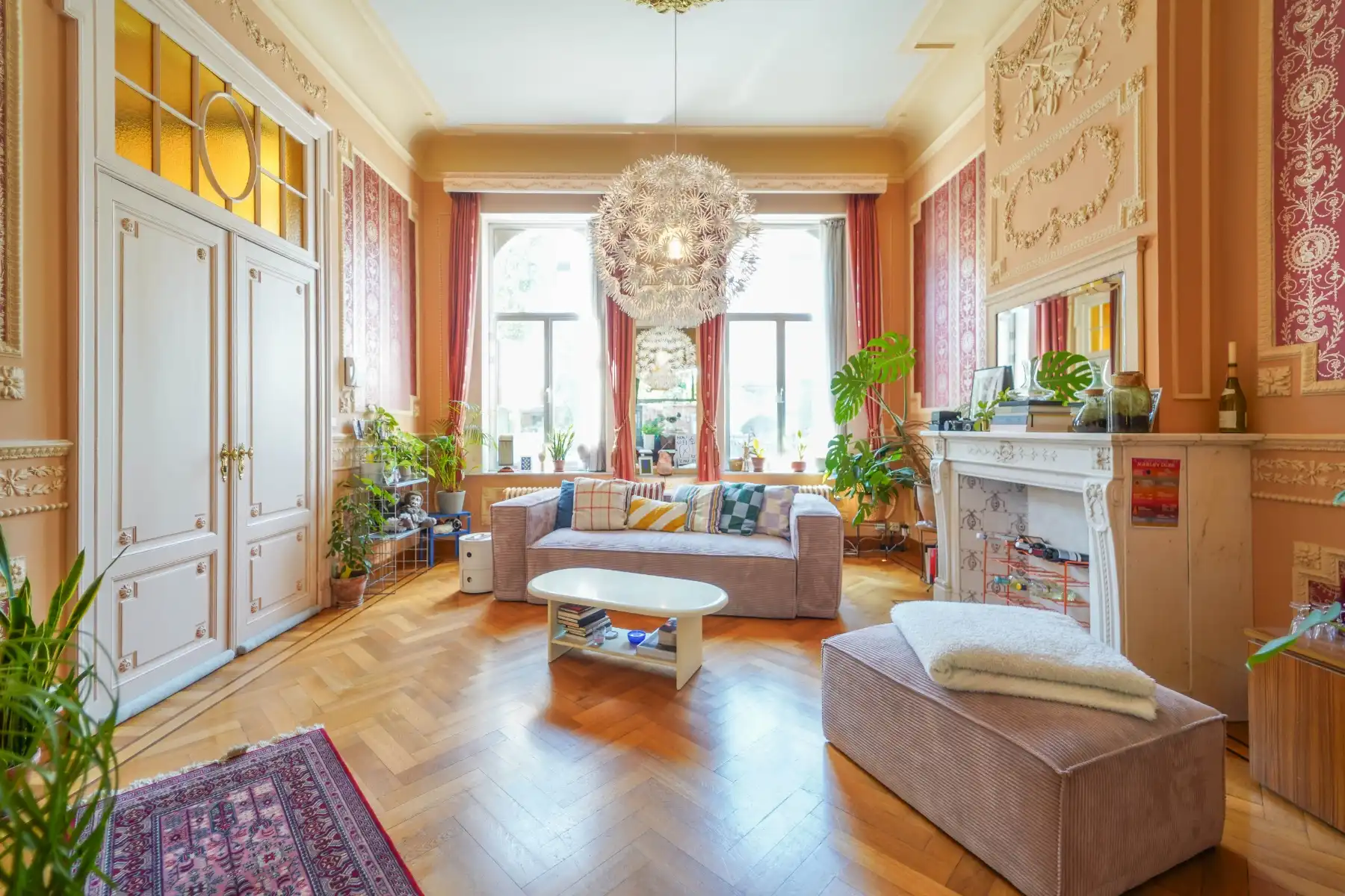 Charmant gelijkvloers appartement met binnentuin nabij Gent-Sint-Pieters foto {{pictureIndex}}