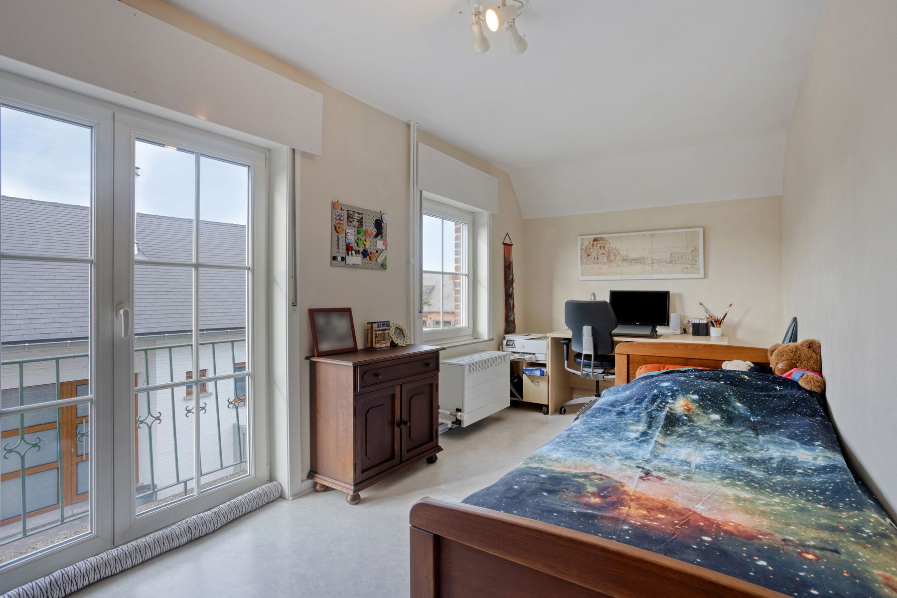 Te moderniseren halfopen woning met tuin en garage foto 18