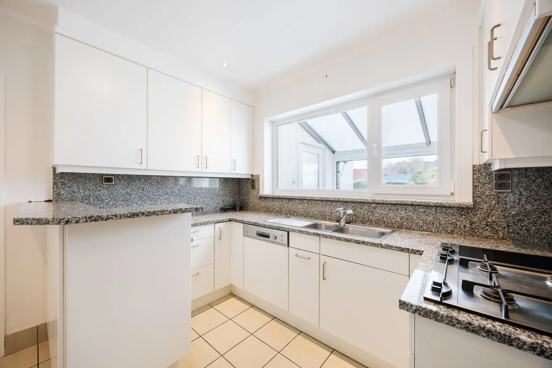 Ruime woonst met tuin, studio en veel parkeermogelijkheid foto 8