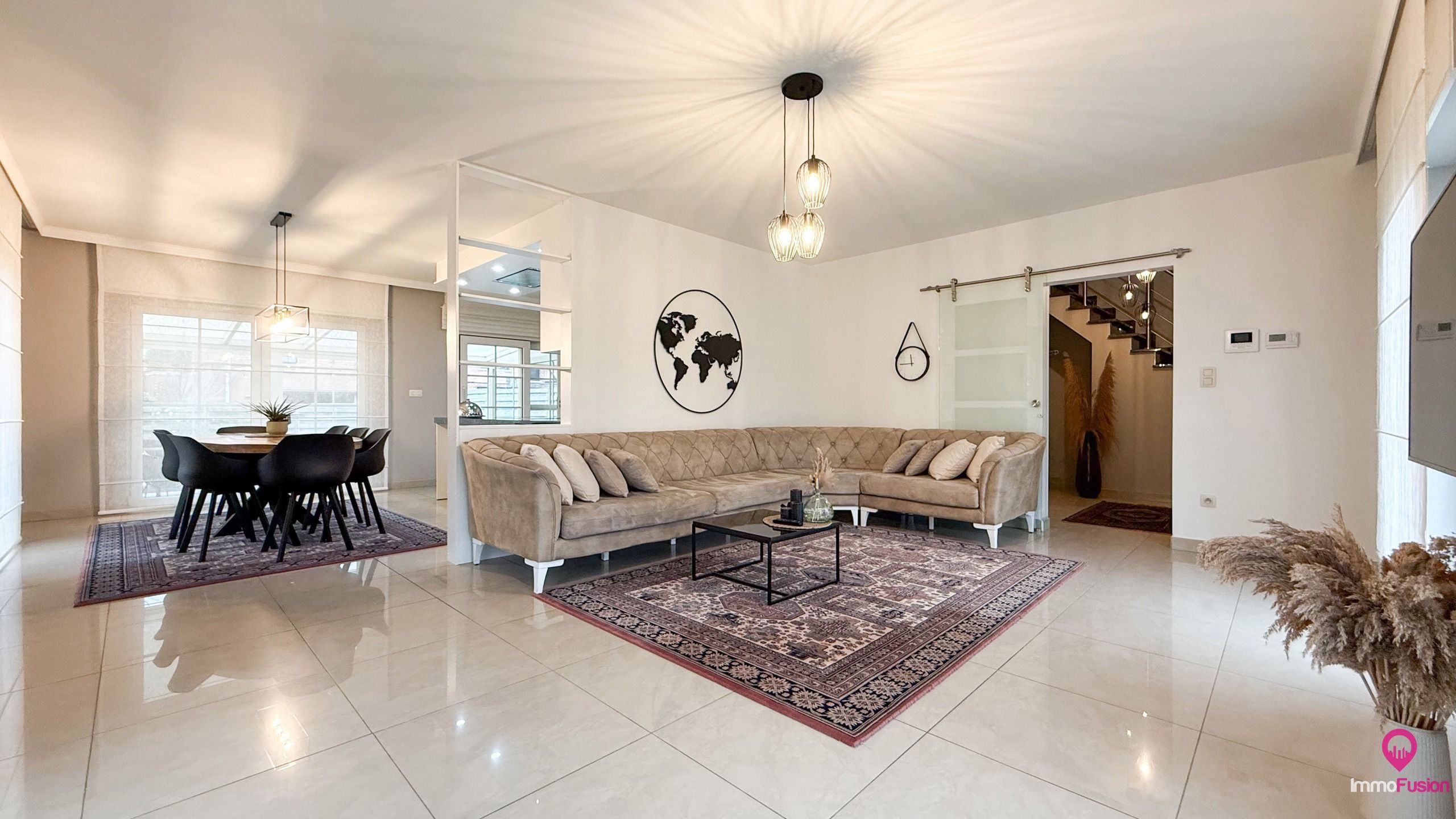Ruime recente woning met 4 slaapkamers op ideale ligging! foto {{pictureIndex}}