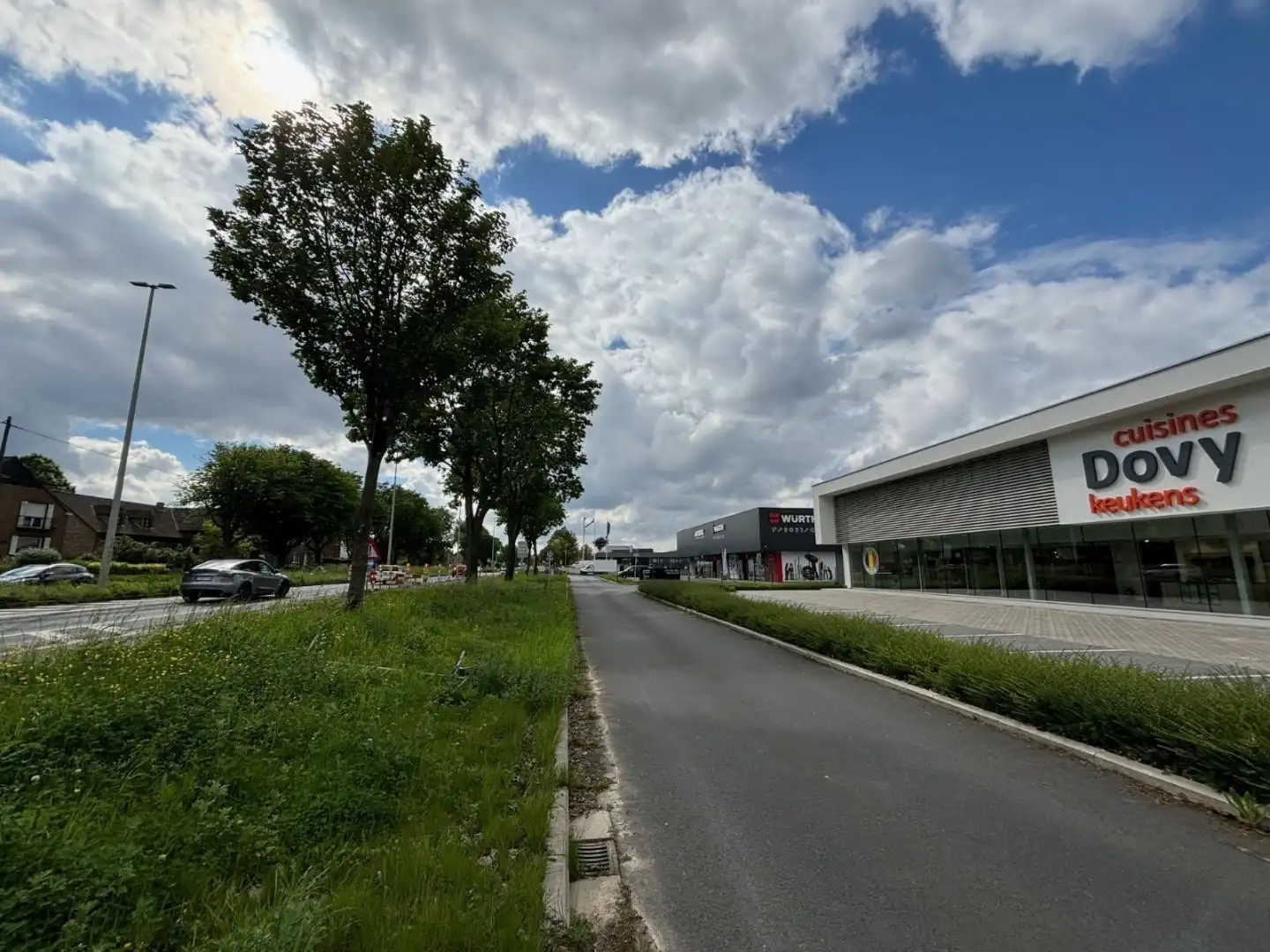 Recente KMO loods van 233m² met parking foto 6