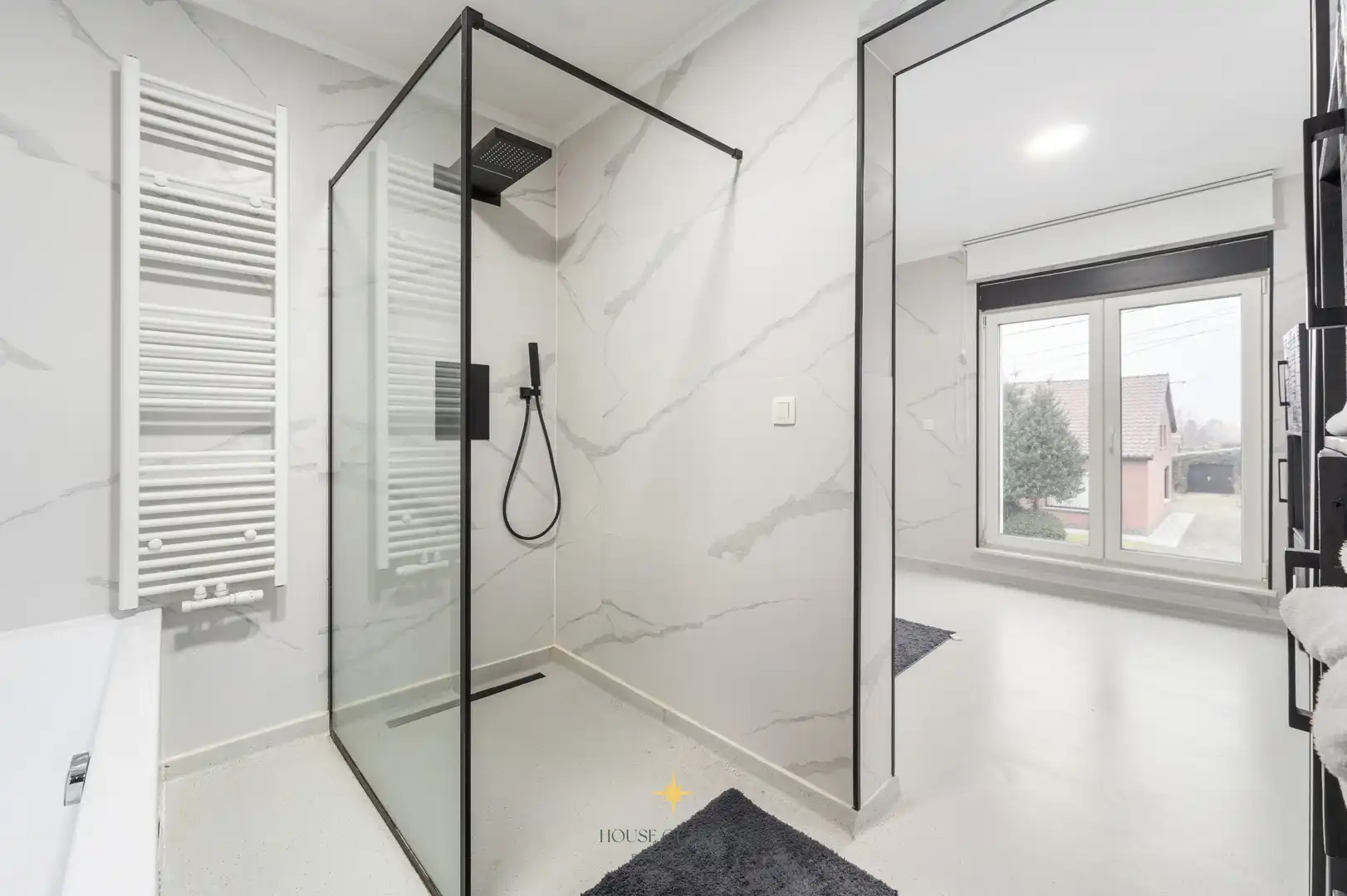 Instapklare, gerenoveerde woning in een rustige buurt met grote zonnige tuin foto 10