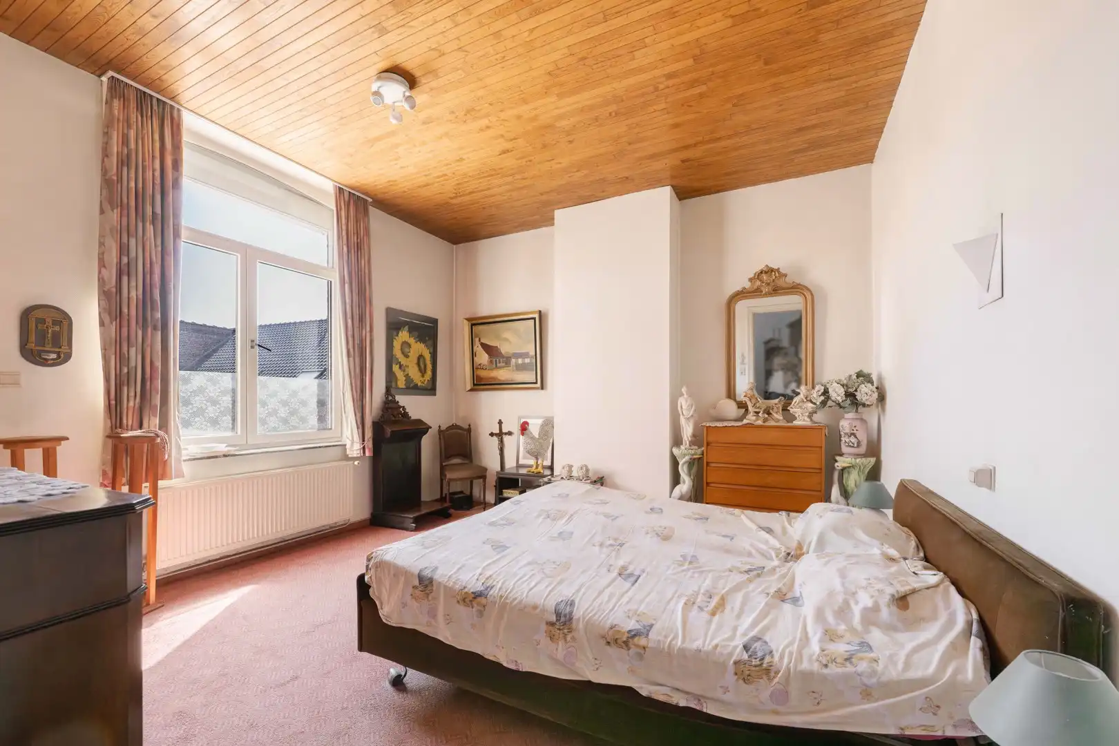 Karaktervol herenhuis met vijf slaapkamers en ruime tuin op uitstekende ligging in Pittem! foto 23