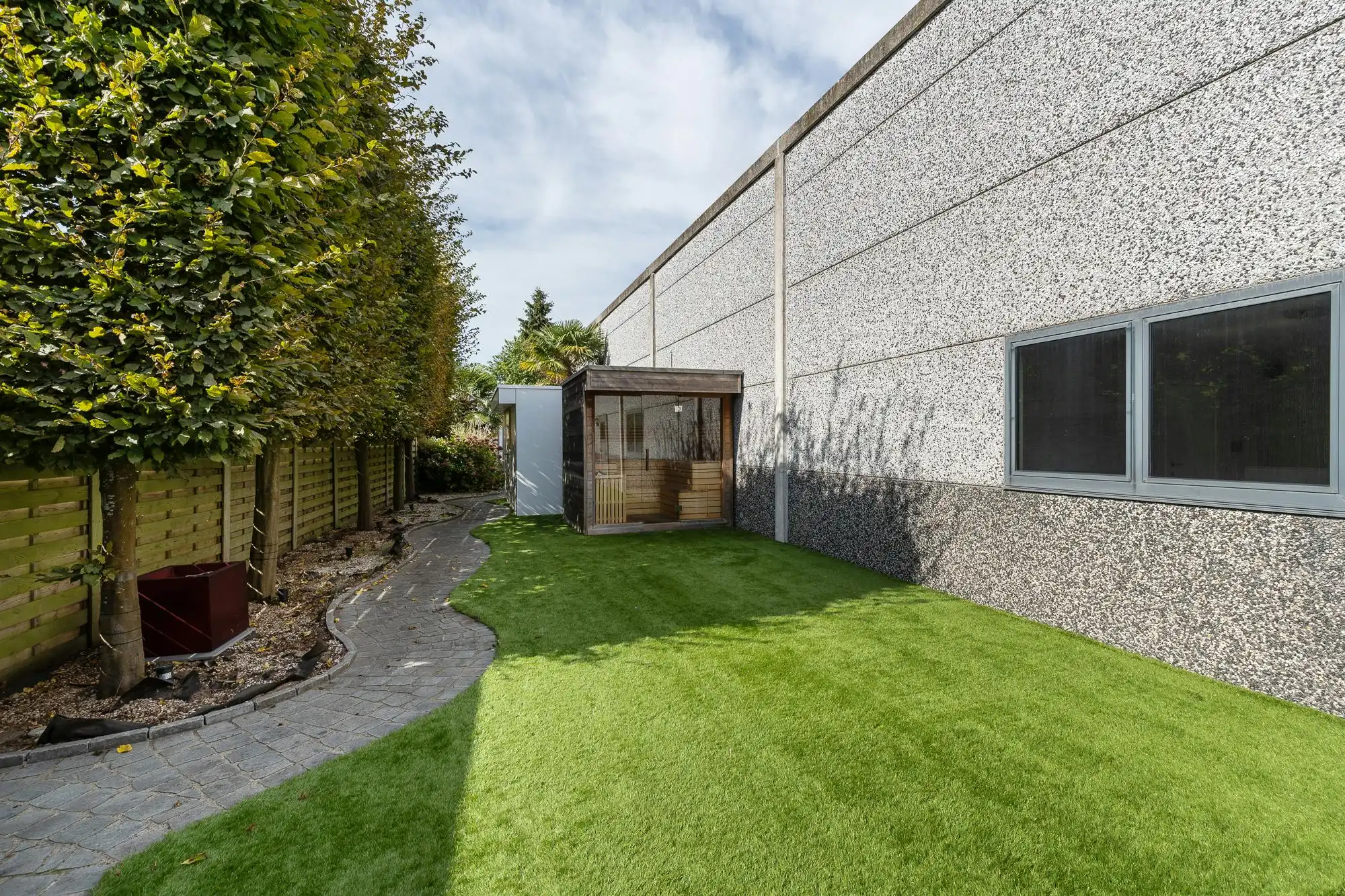 Luxe villa met exclusieve tuin en 600m2 magazijn in KMO-zone foto 42