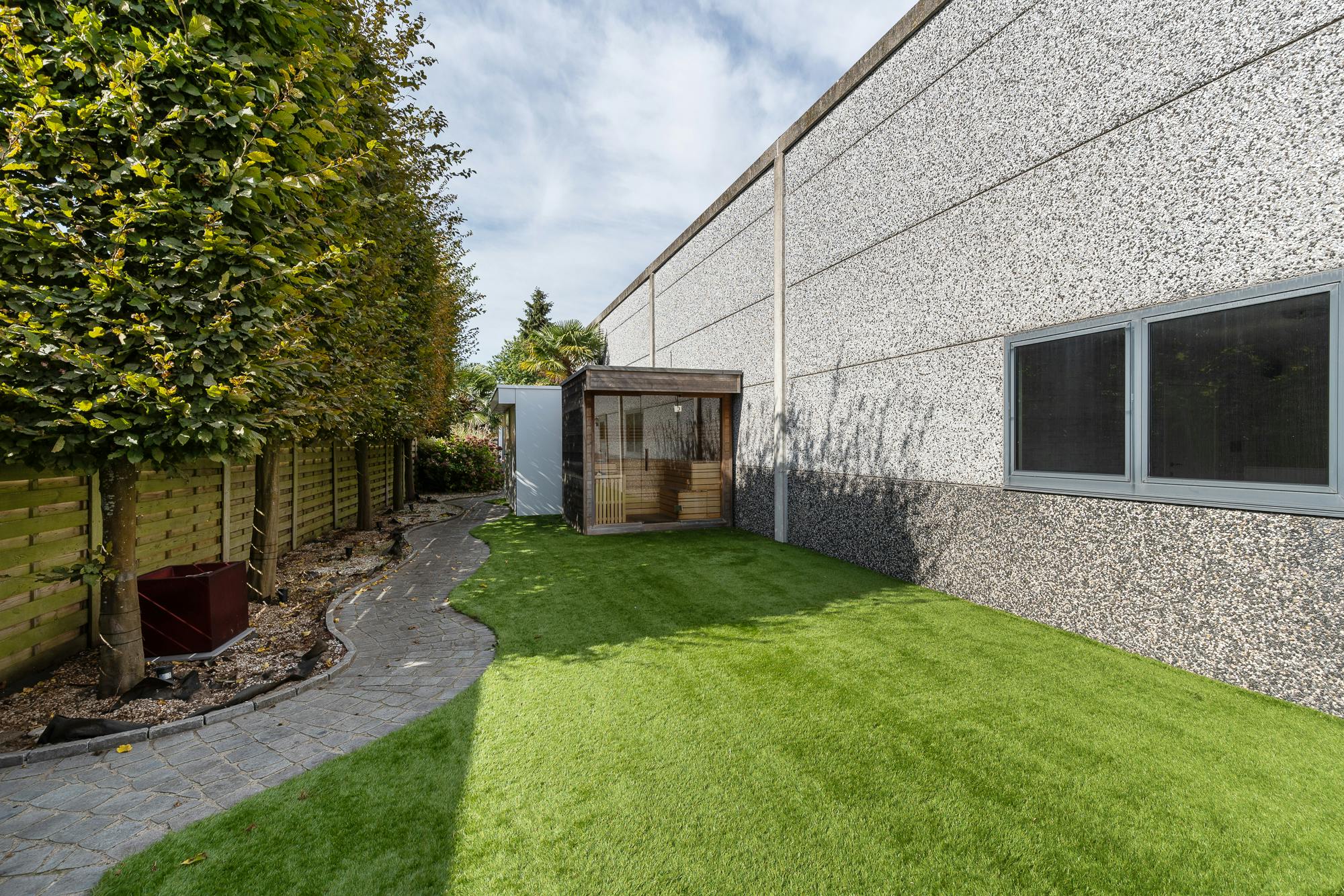 Luxe villa met exclusieve tuin en magazijn in KMO-zone foto 42