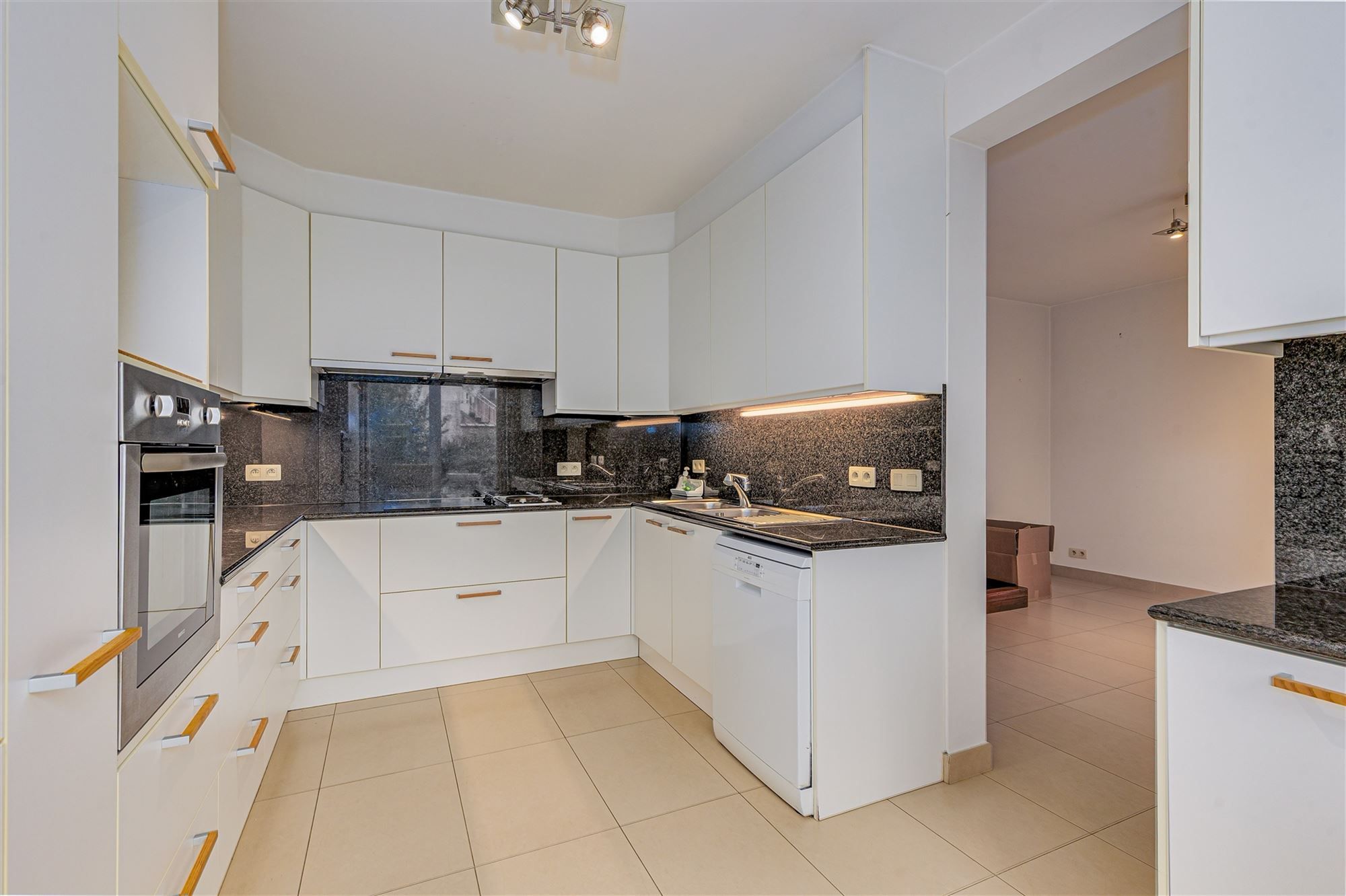 Gerenoveerd opbrengsteigendom met twee appartementen te koop foto 4