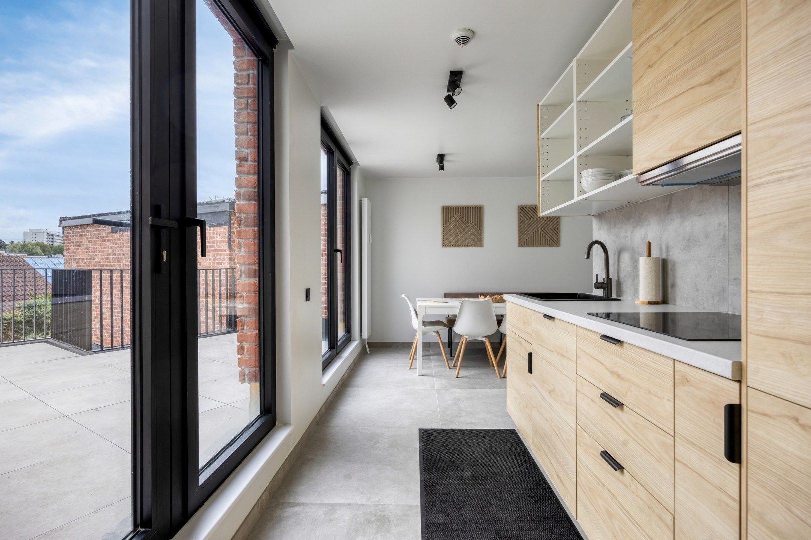 Volledig gerenoveerde en gemeubelde studentenkamers met privé-sanitair.  foto 7