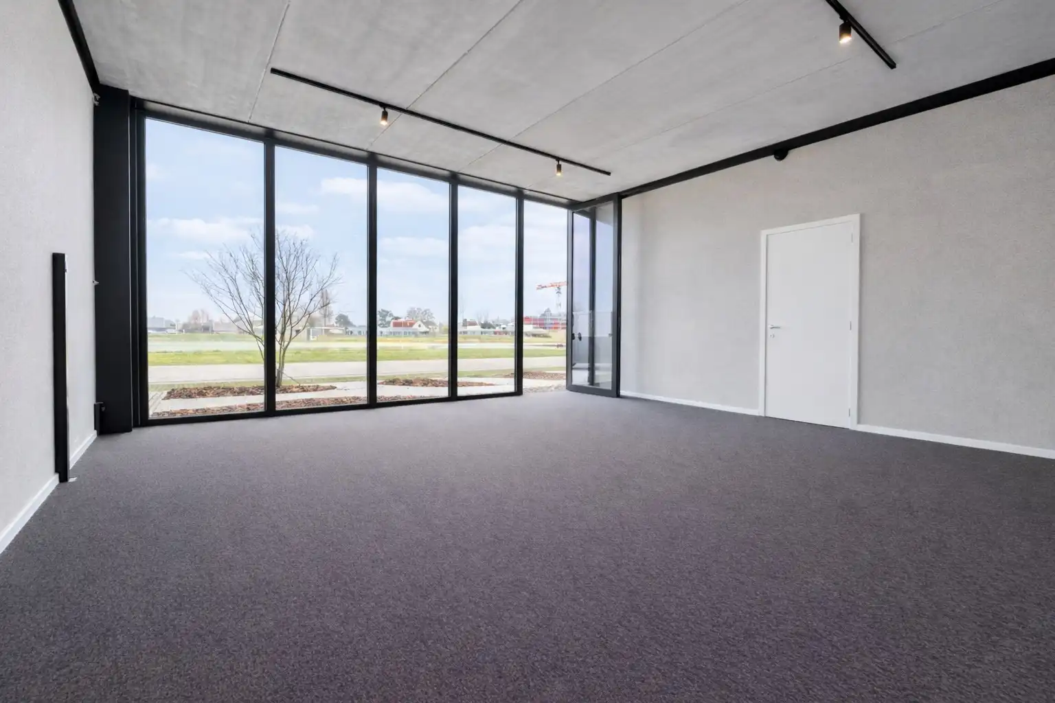 Kantoorruimte te huur in het industriepark van Knokke-Heist. foto 2