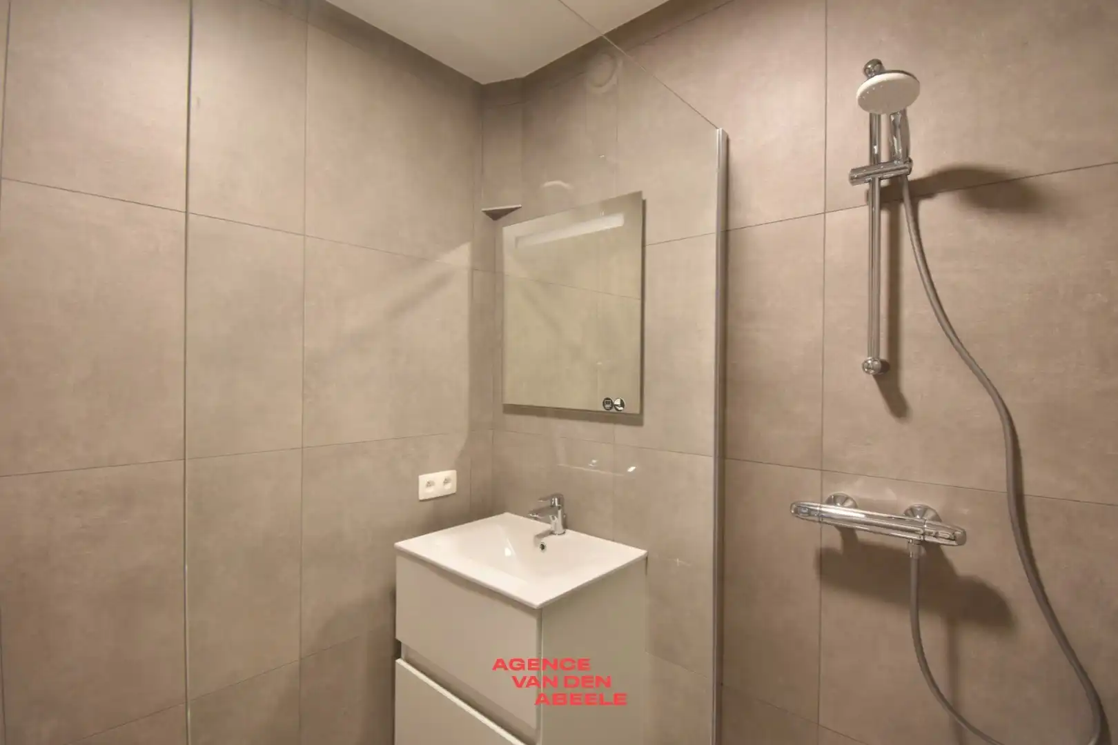 2 slaapkamer appartement met staanplaats foto 6