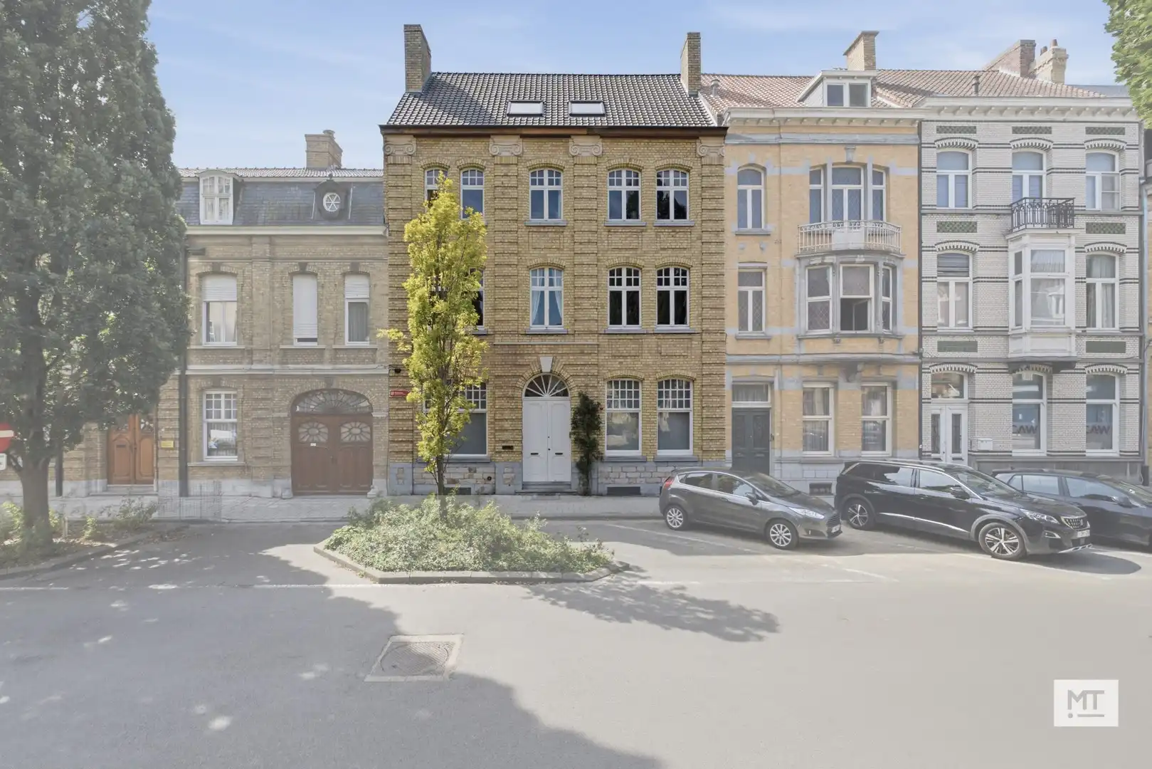 Bijzondere ruime herenwoning met 5 slaapkamers, 2 bureelruimtes, garage en tuin in het centrum van Ieper foto 38