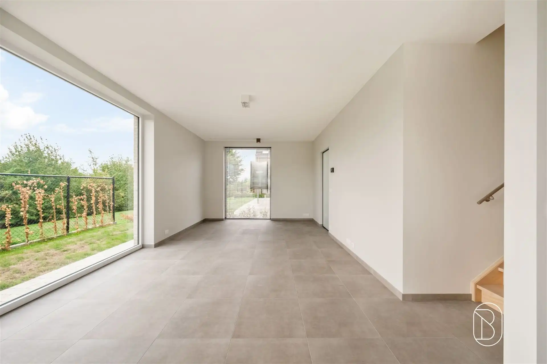 Topgelegen grote woning met 4 slk, omheinde tuin en garage. foto 10