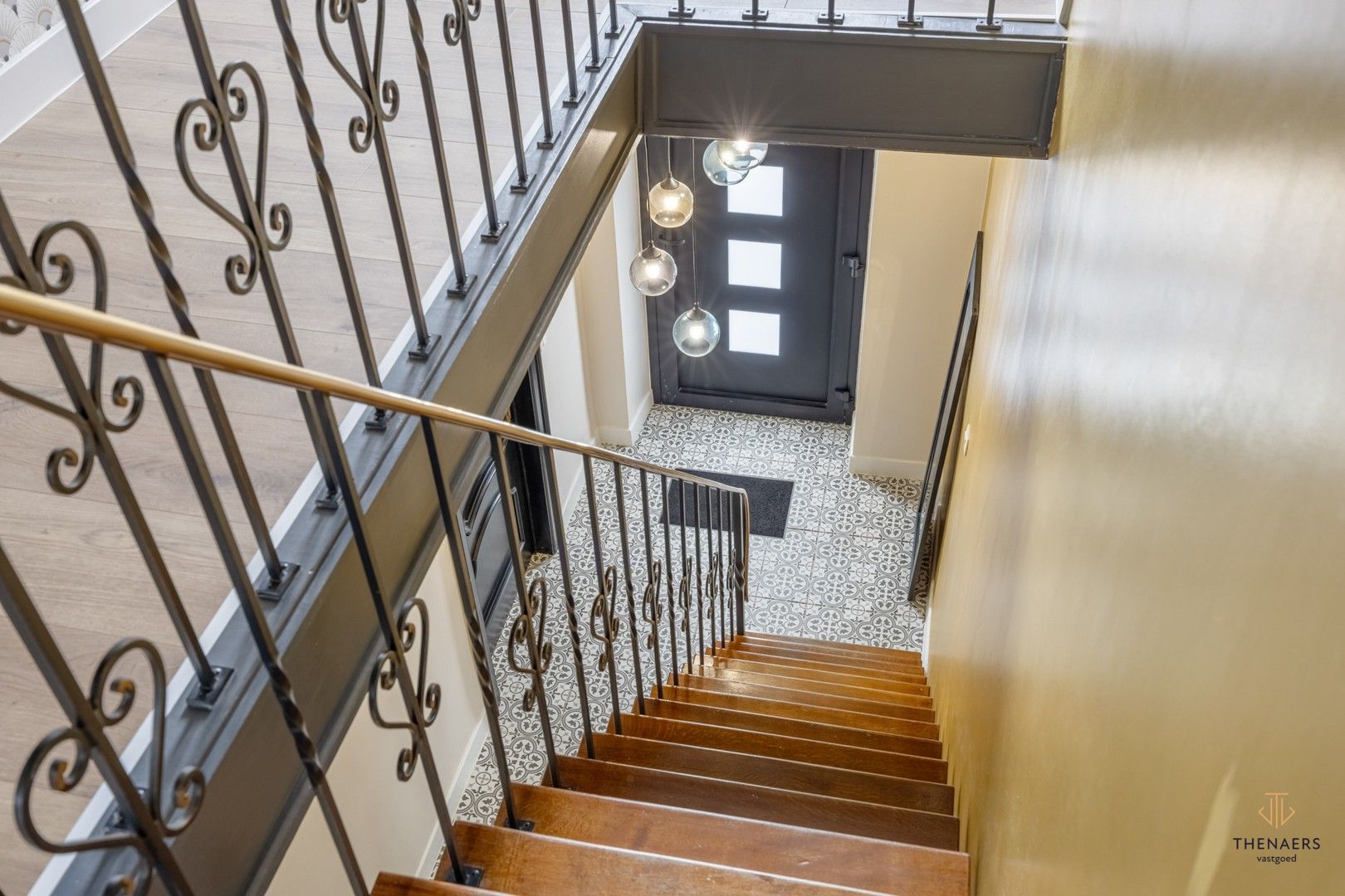 GEMODERNISEERDE GEZINSWONING MET 4 SLAAPKAMERS. foto 18