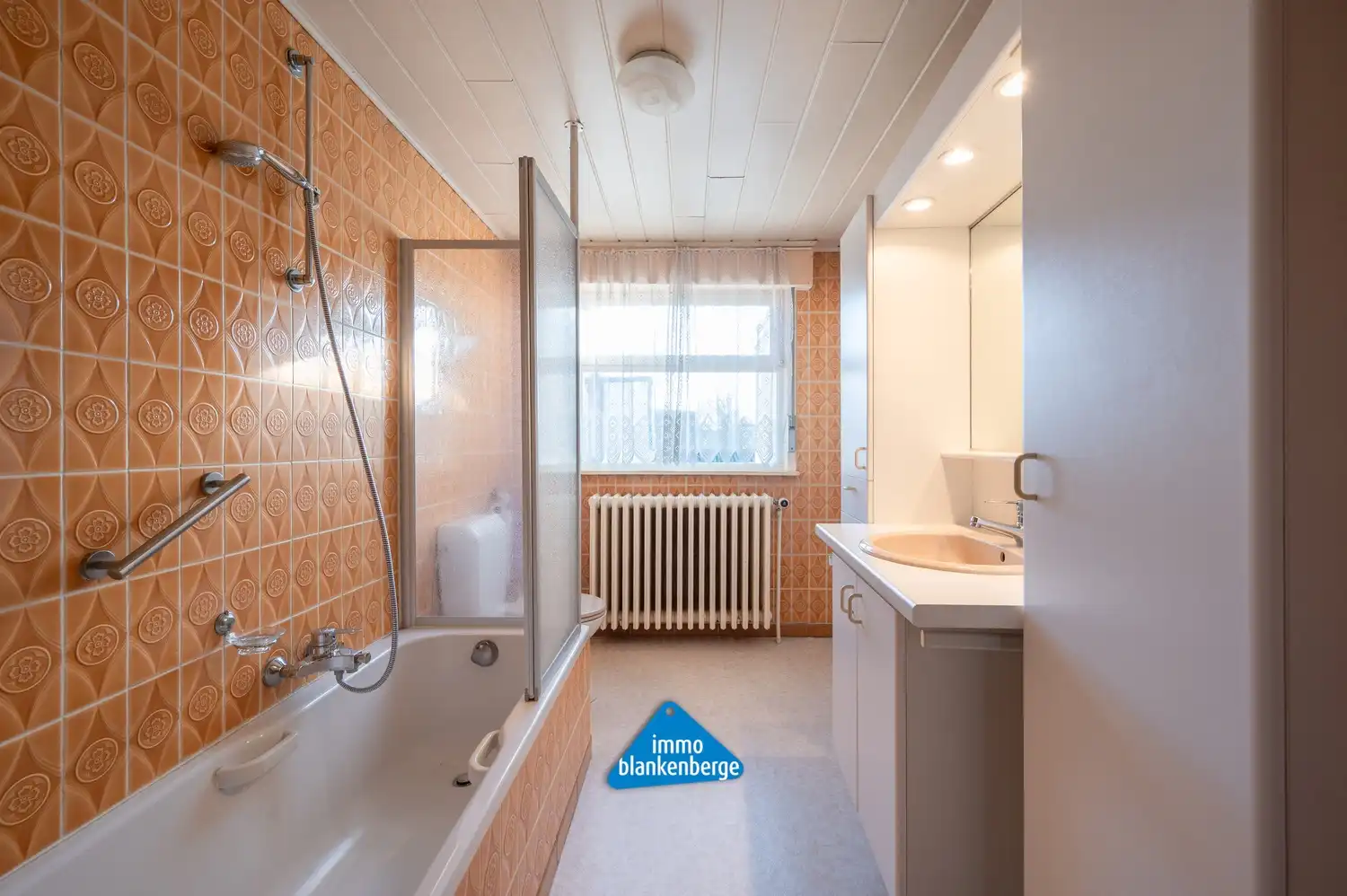 Grote gezinswoning met tuin en 7 slaapkamers nabij centrum en zee foto 15