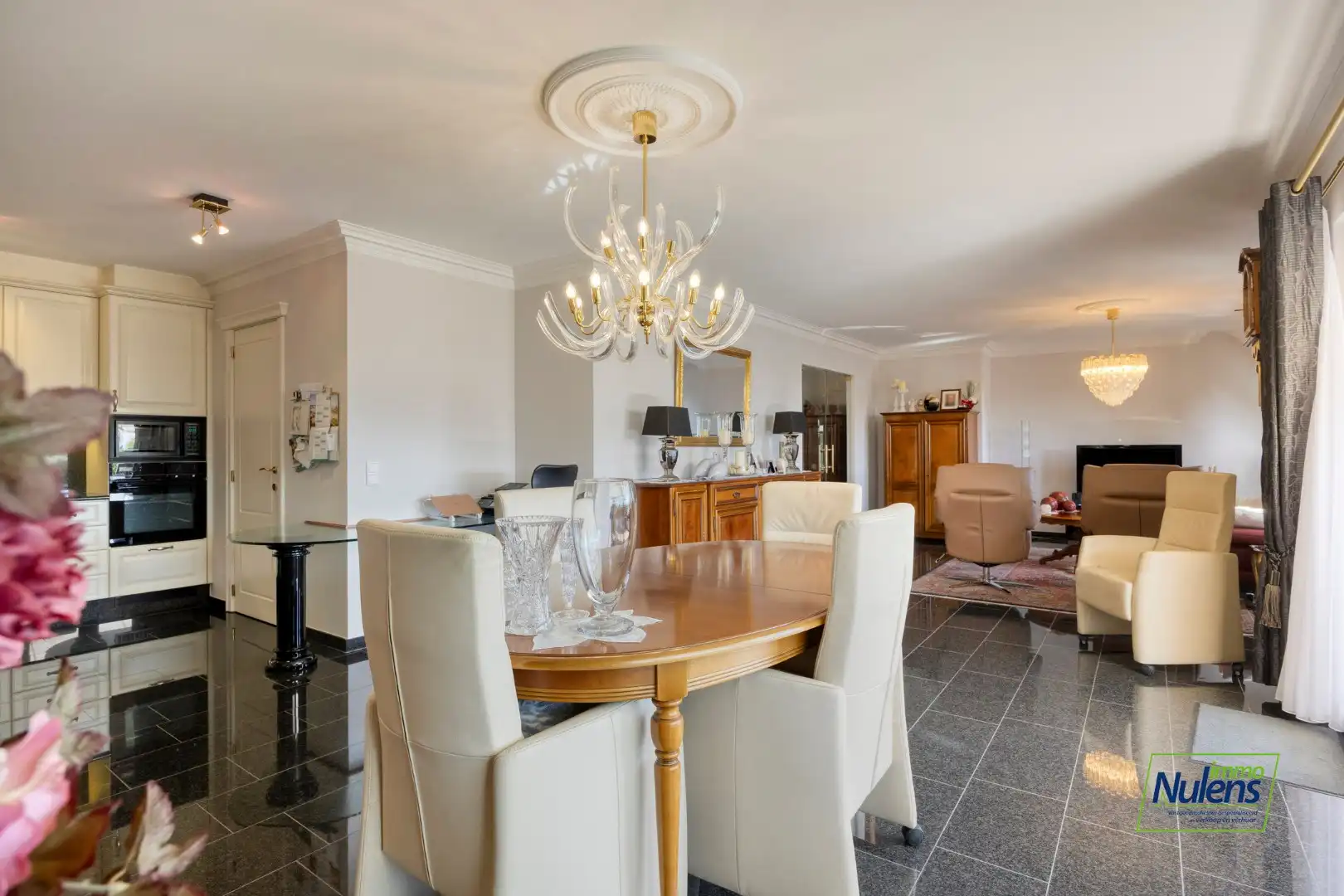PRACHTIG APPARTEMENT van 105 M² met 2 SLAAPKAMERS,  2 TERRASSEN EN AUTOSTANDPLAATS IN HARTJE LANAKEN! foto 11