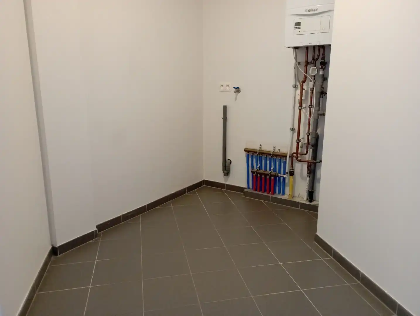 Ruim 2 slaapkamer appartement dichtbij centrum Brugge met autostaanplaats en 2 terrassen foto 7