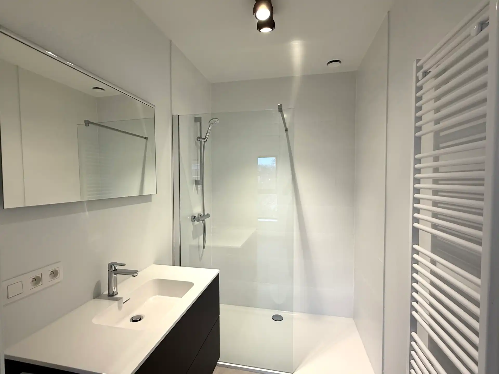 Modern 2-slaapkamerappartement met parking en EPC A foto 6