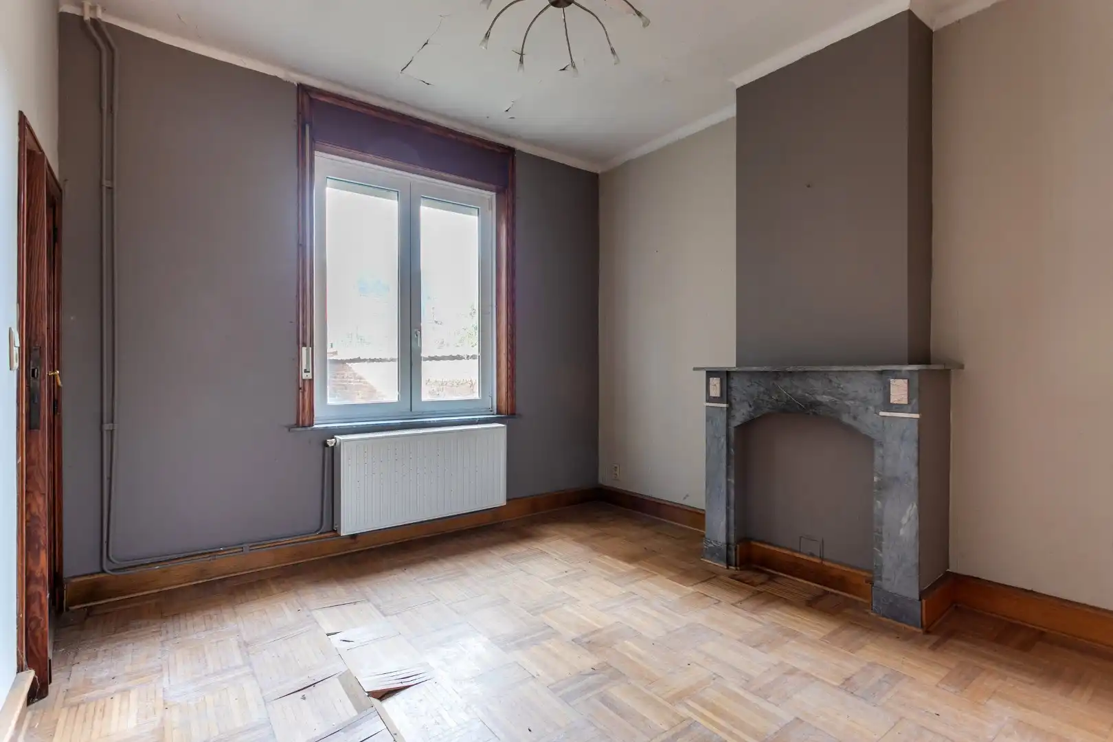 Kraktervolle woning met veel potentieel, 2 autostaanplaatsen en tuin te Dworp foto 10