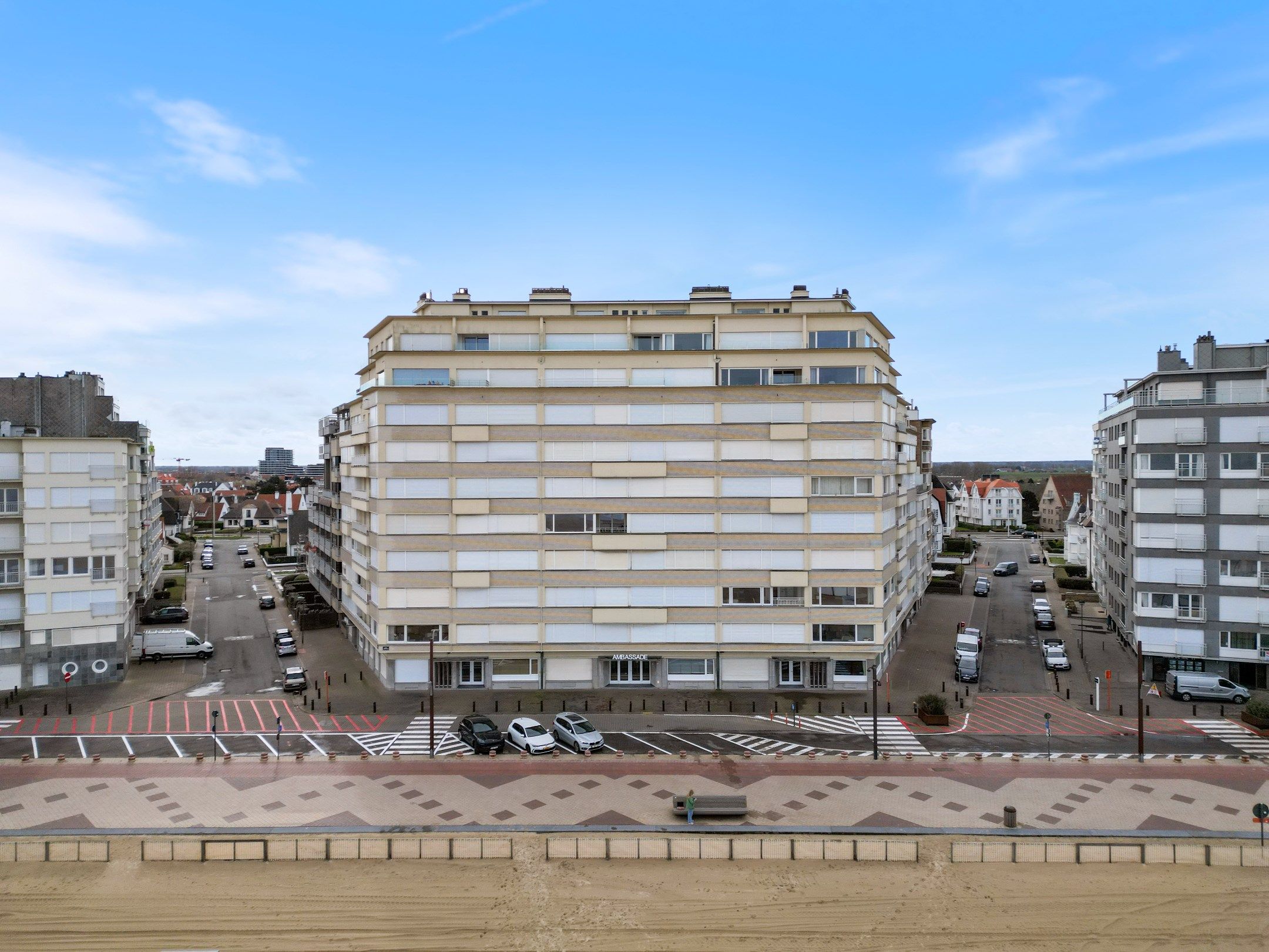 Uniek appartement afgewerkt met zeer hoogwaardige materialen en met frontaal zeezicht . foto 17