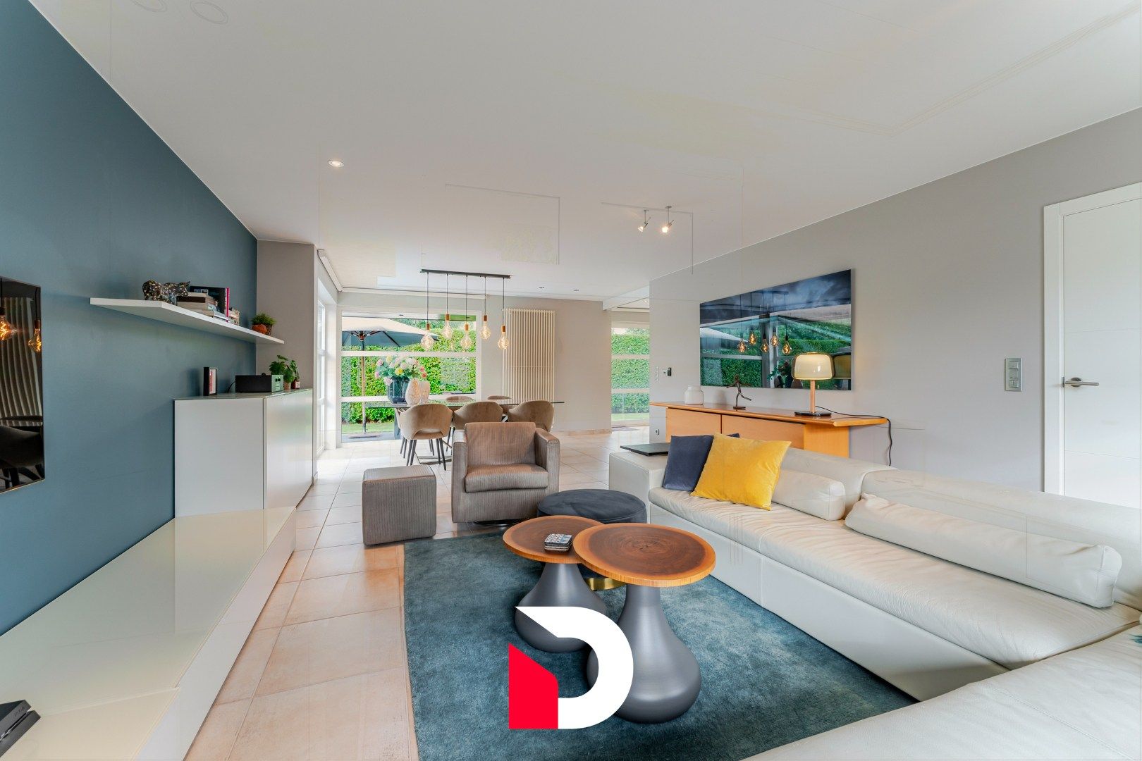 Vrijstaande woning met zwembad op een beheersbaar perceel met 4 slk.'ers  in kindvriendelijke woonwijk. foto 2