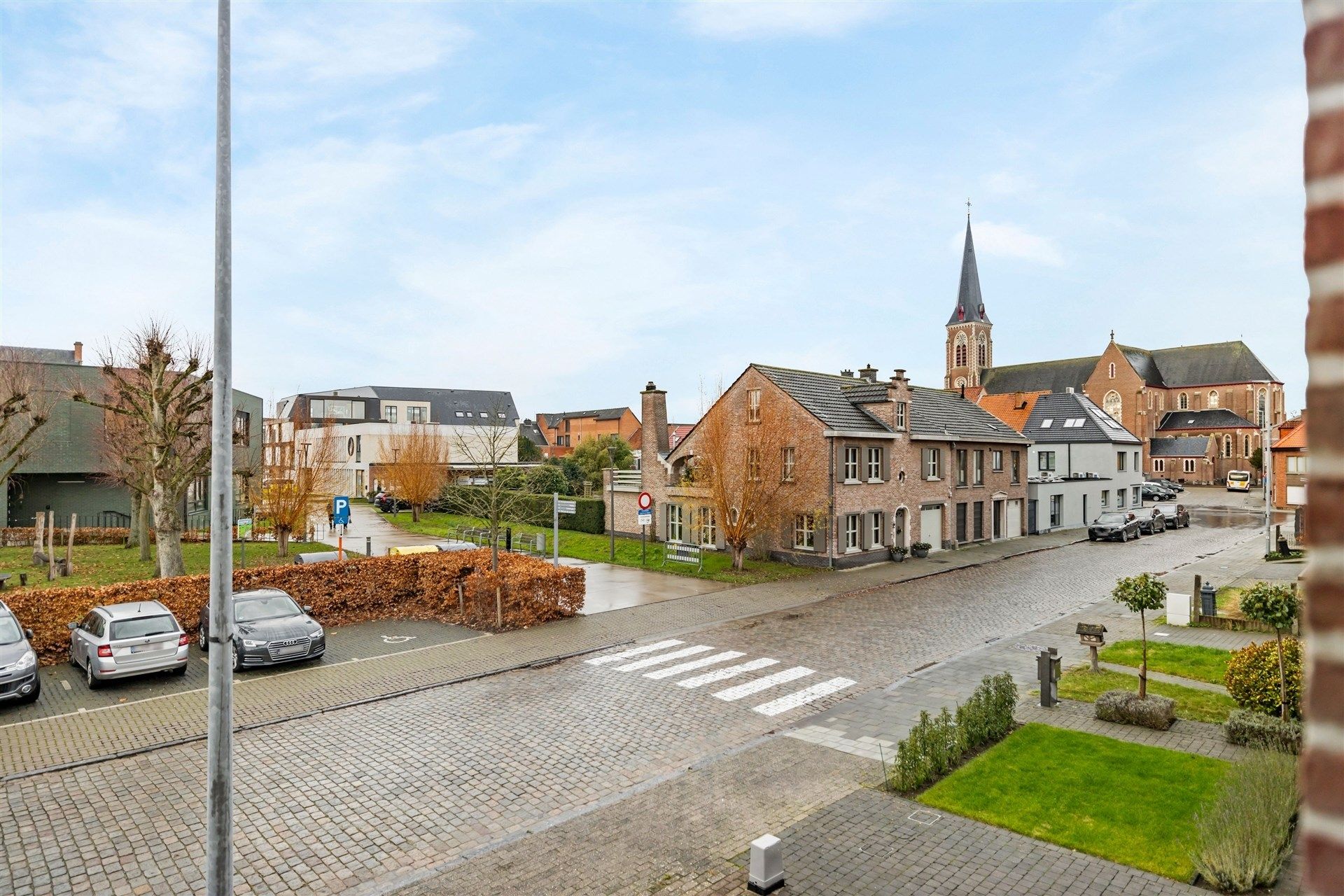 Solide gezinswoning met 2 slaapkamers, uitgestrekte tuin en garage foto 24